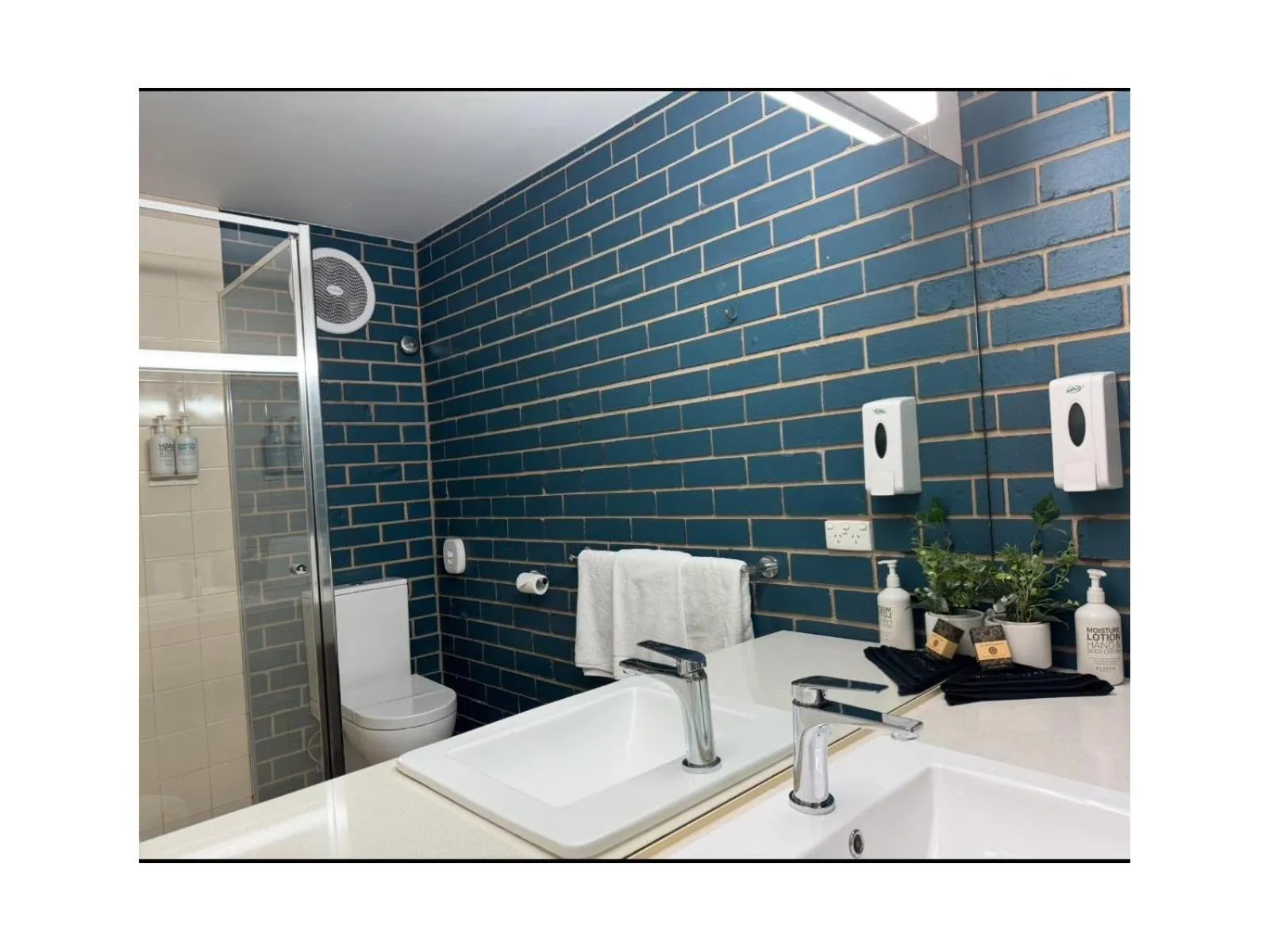 Town House Motor Inn