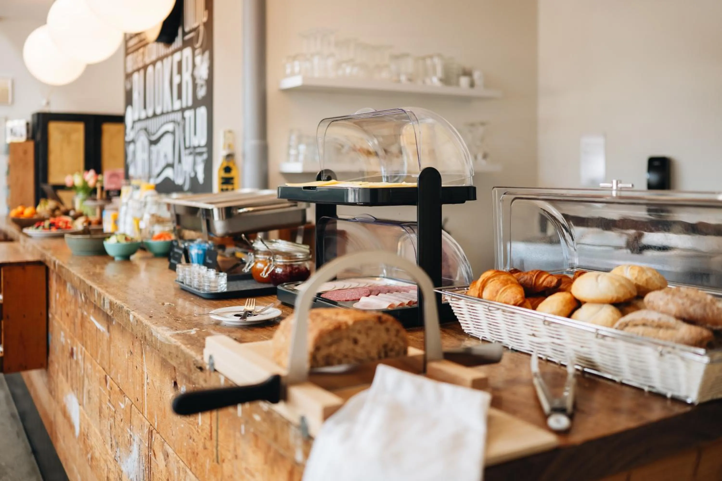 Breakfast in Hotel Blooker