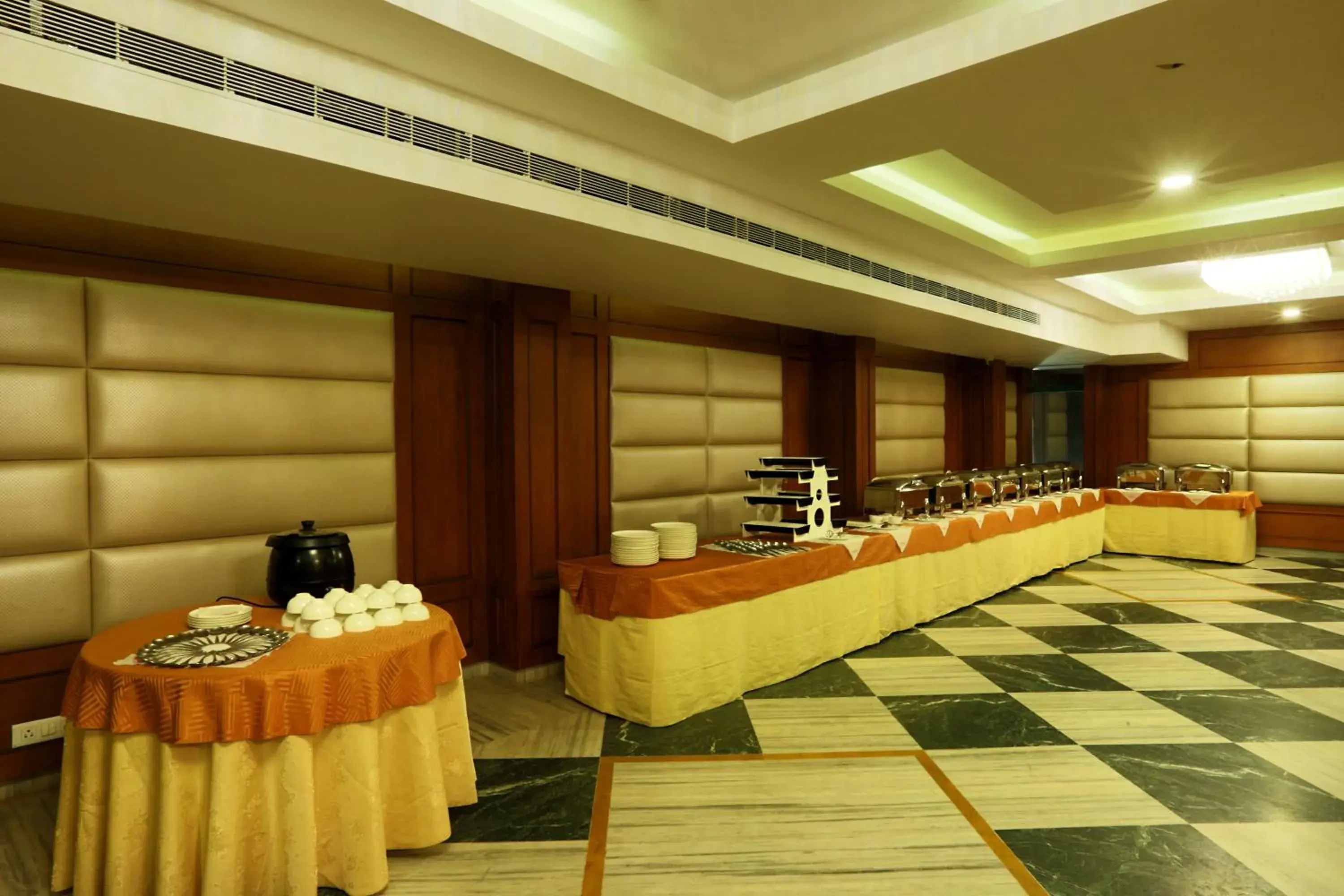 Restaurant/places to eat in Hotel D Courtyard Restaurant/places to eat in Hotel D Courtyard