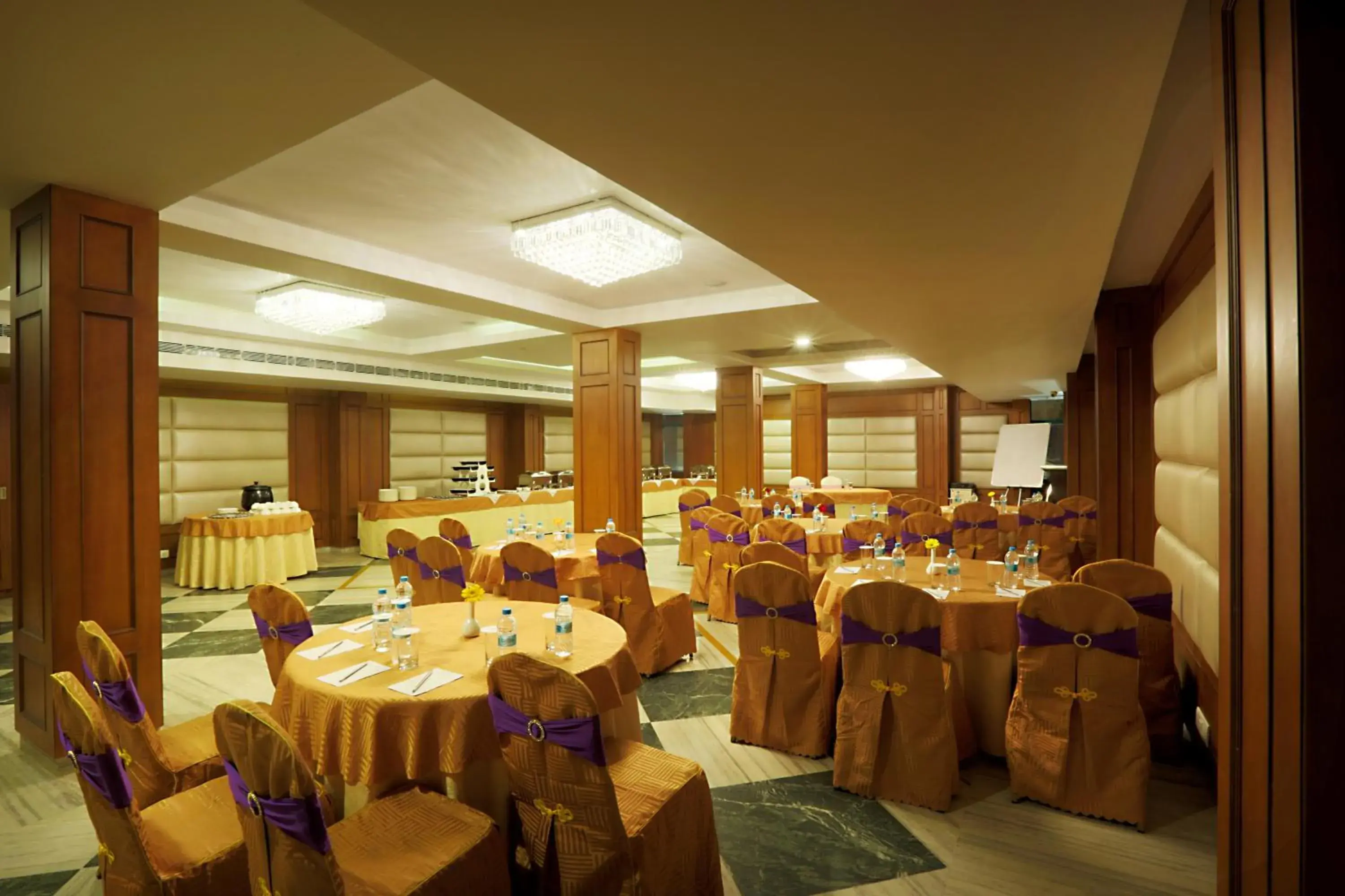 Restaurant/places to eat in Hotel D Courtyard Restaurant/places to eat in Hotel D Courtyard