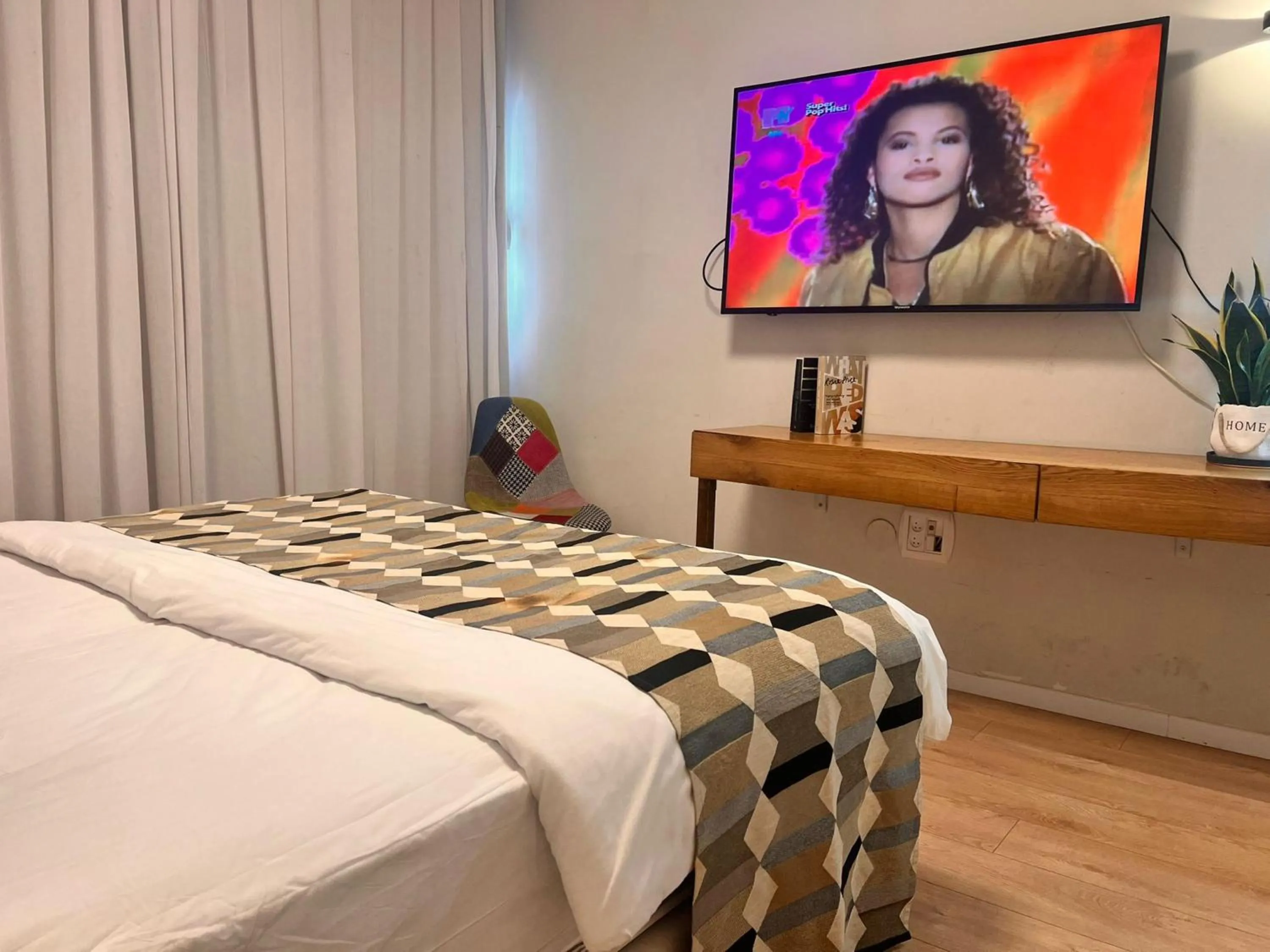 TV and multimedia, Bed in Dizengoff 208 Hotel Tel Aviv
