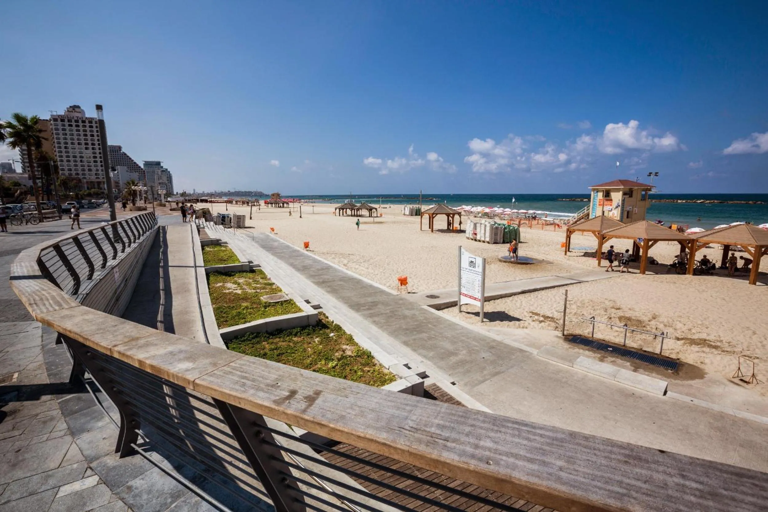 Beach in Dizengoff 208 Hotel Tel Aviv