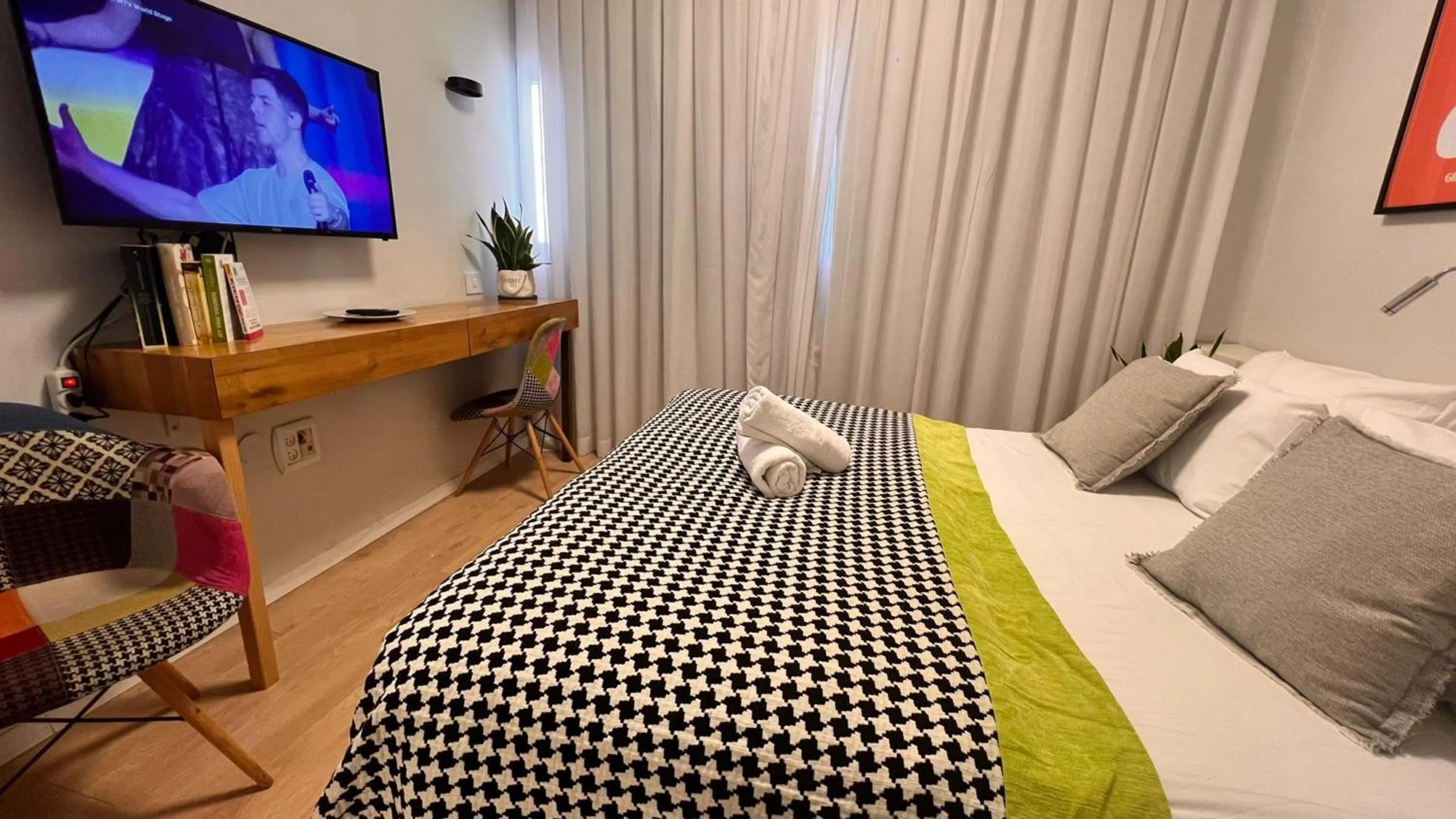 Bedroom, Bed in Dizengoff 208 Hotel Tel Aviv
