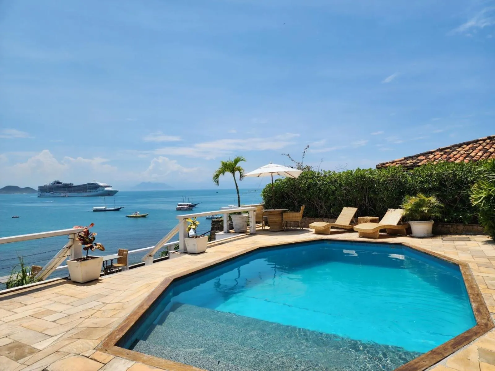 Swimming pool in Byblos Pousada