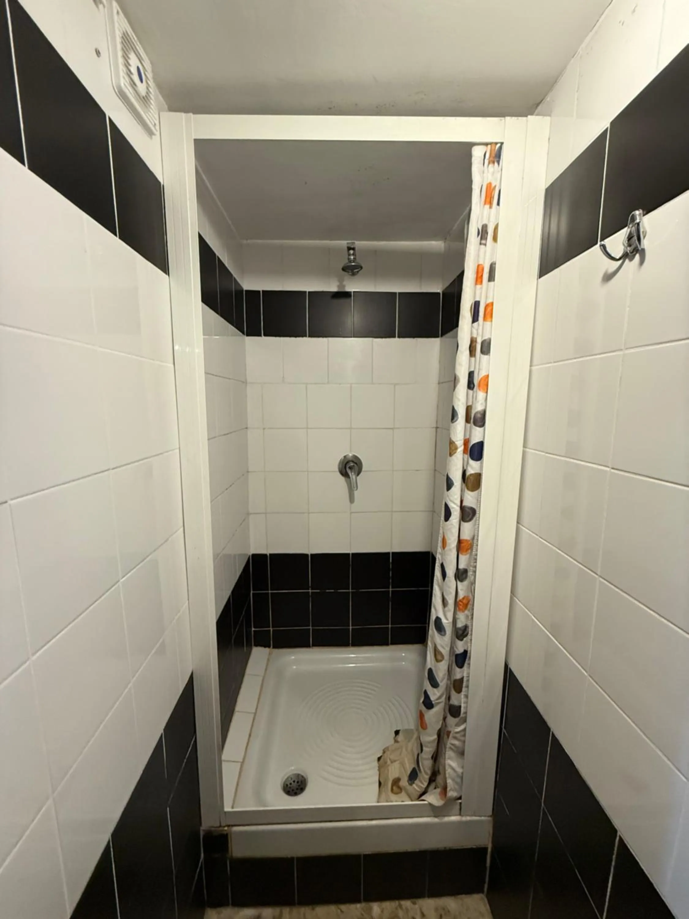 Shower in Host Roma