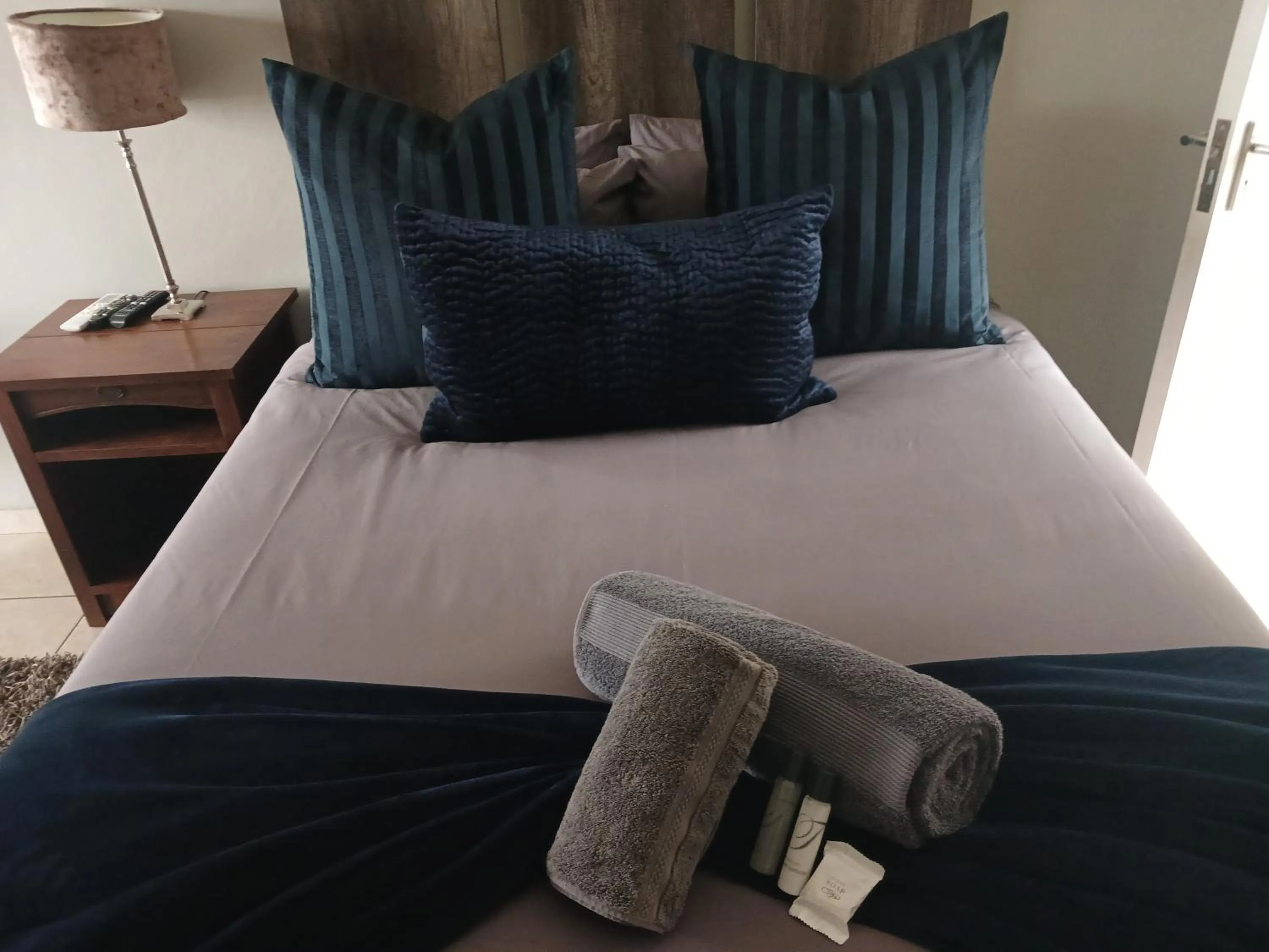 Bed in Blue Sparrow Guest House