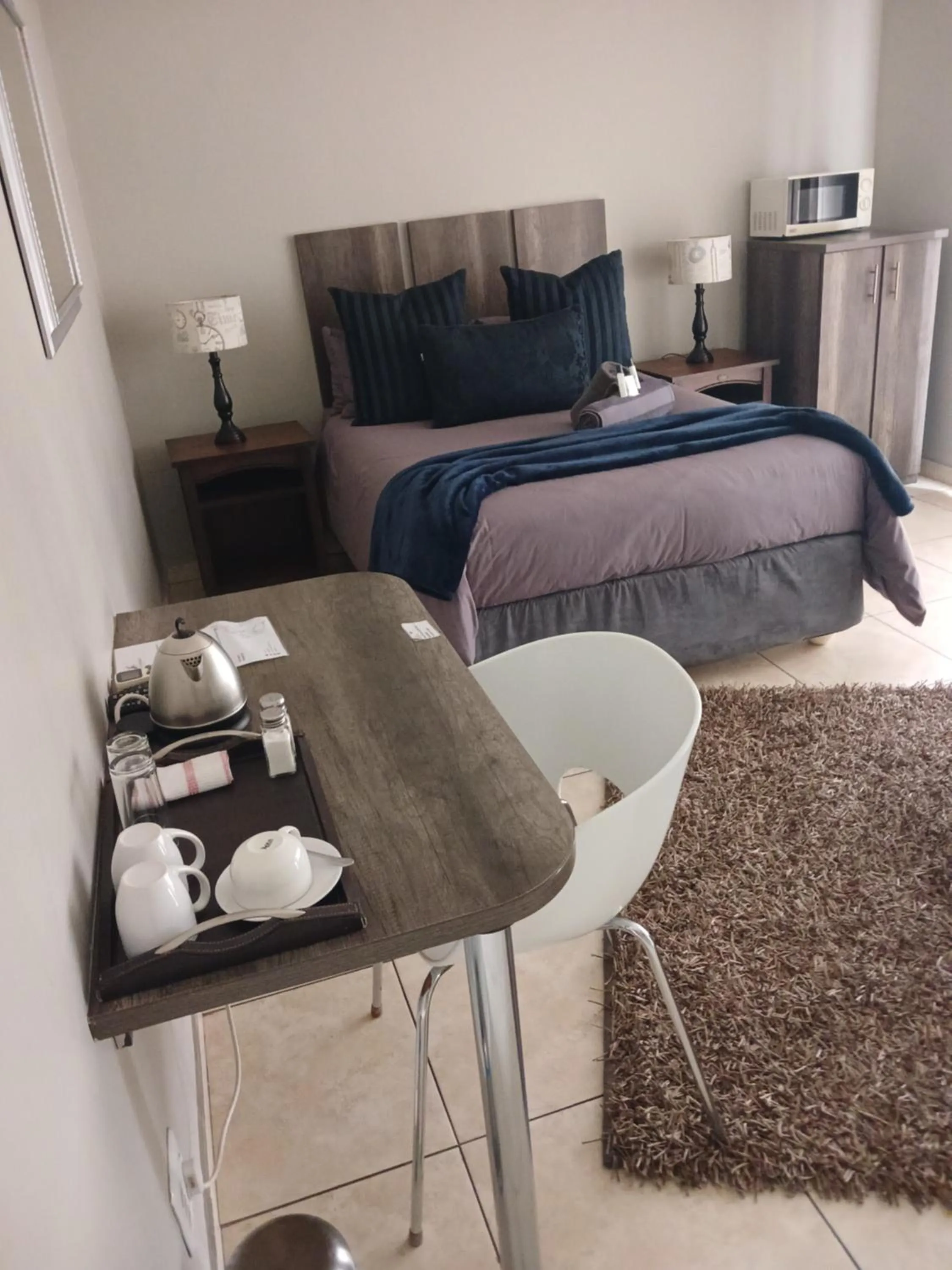 Bed in Blue Sparrow Guest House