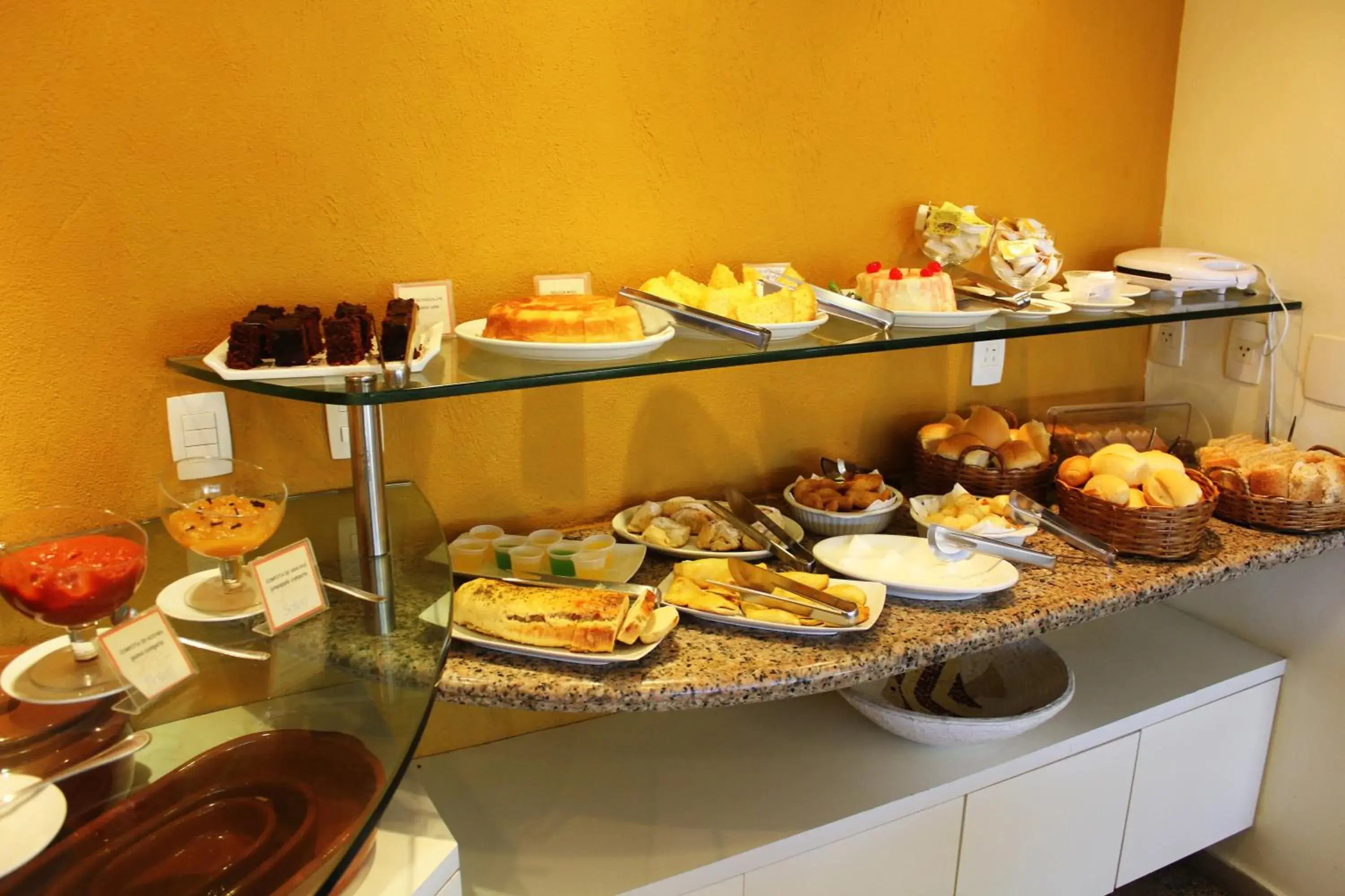 Restaurant/places to eat in Garbos Soleil Hotel Restaurant/places to eat in Garbos Soleil Hotel