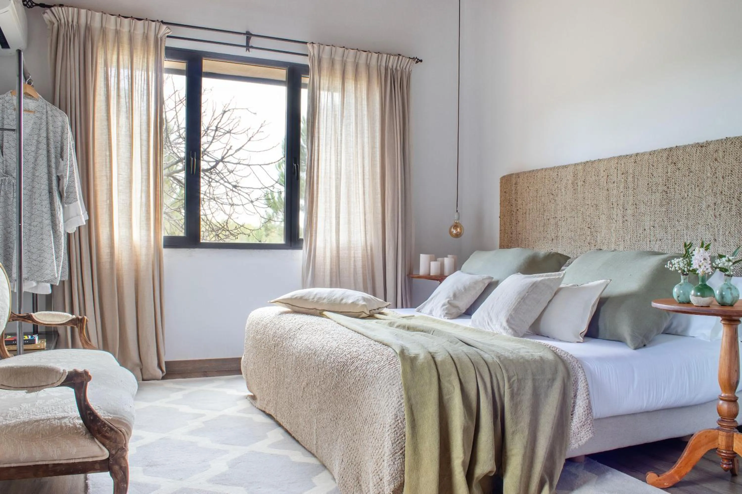 Bedroom, Bed in MasQi, The Energy House