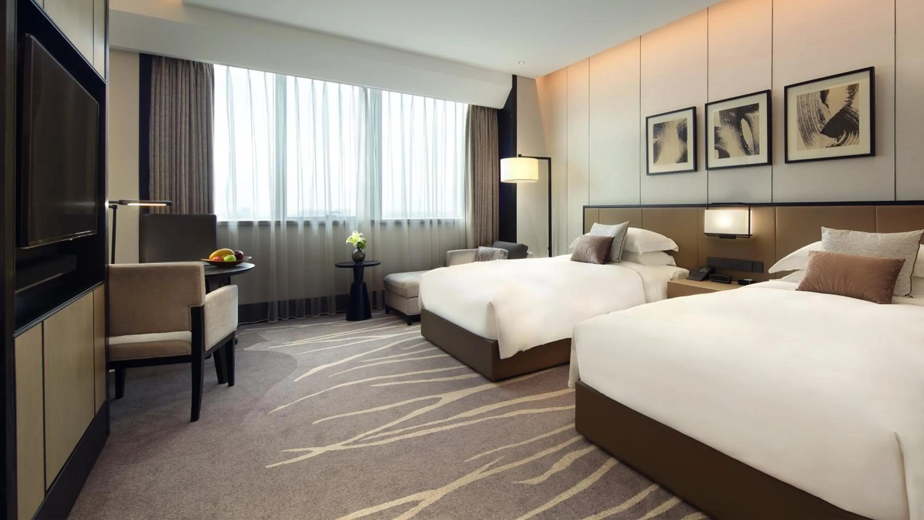 Photo of the whole room, Bed in InterContinental Shanghai Hongqiao NECC by IHG