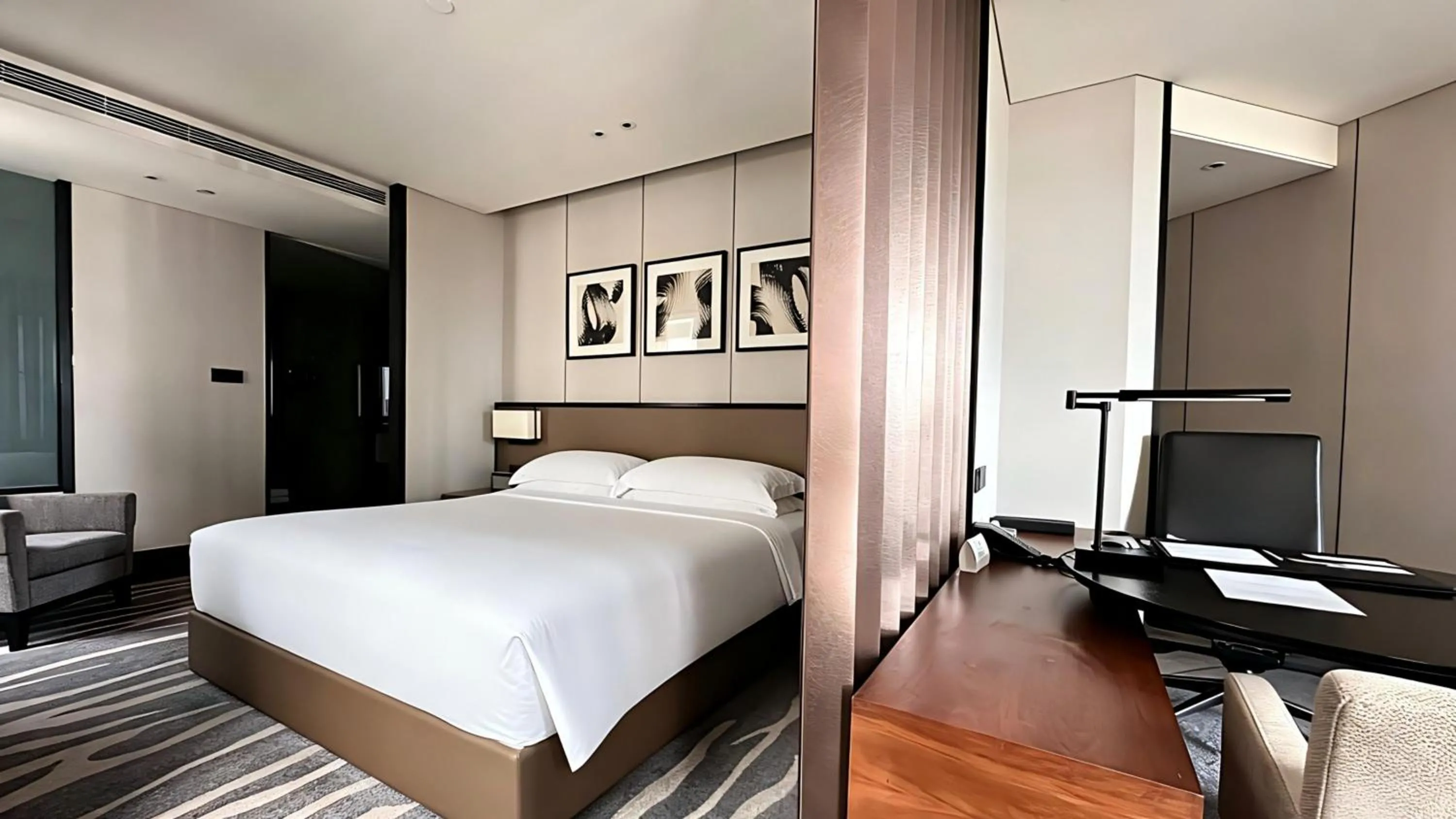 Photo of the whole room, Bed in InterContinental Shanghai Hongqiao NECC by IHG