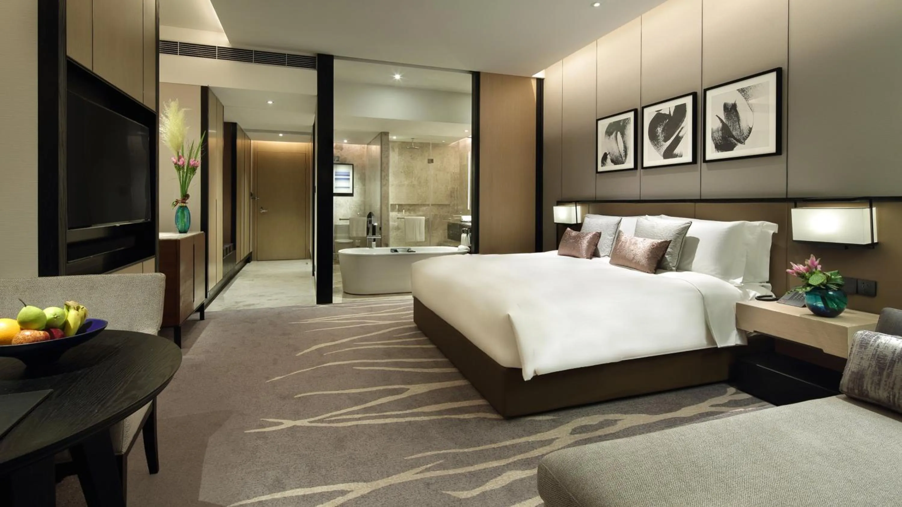 Photo of the whole room, Bed in InterContinental Shanghai Hongqiao NECC by IHG