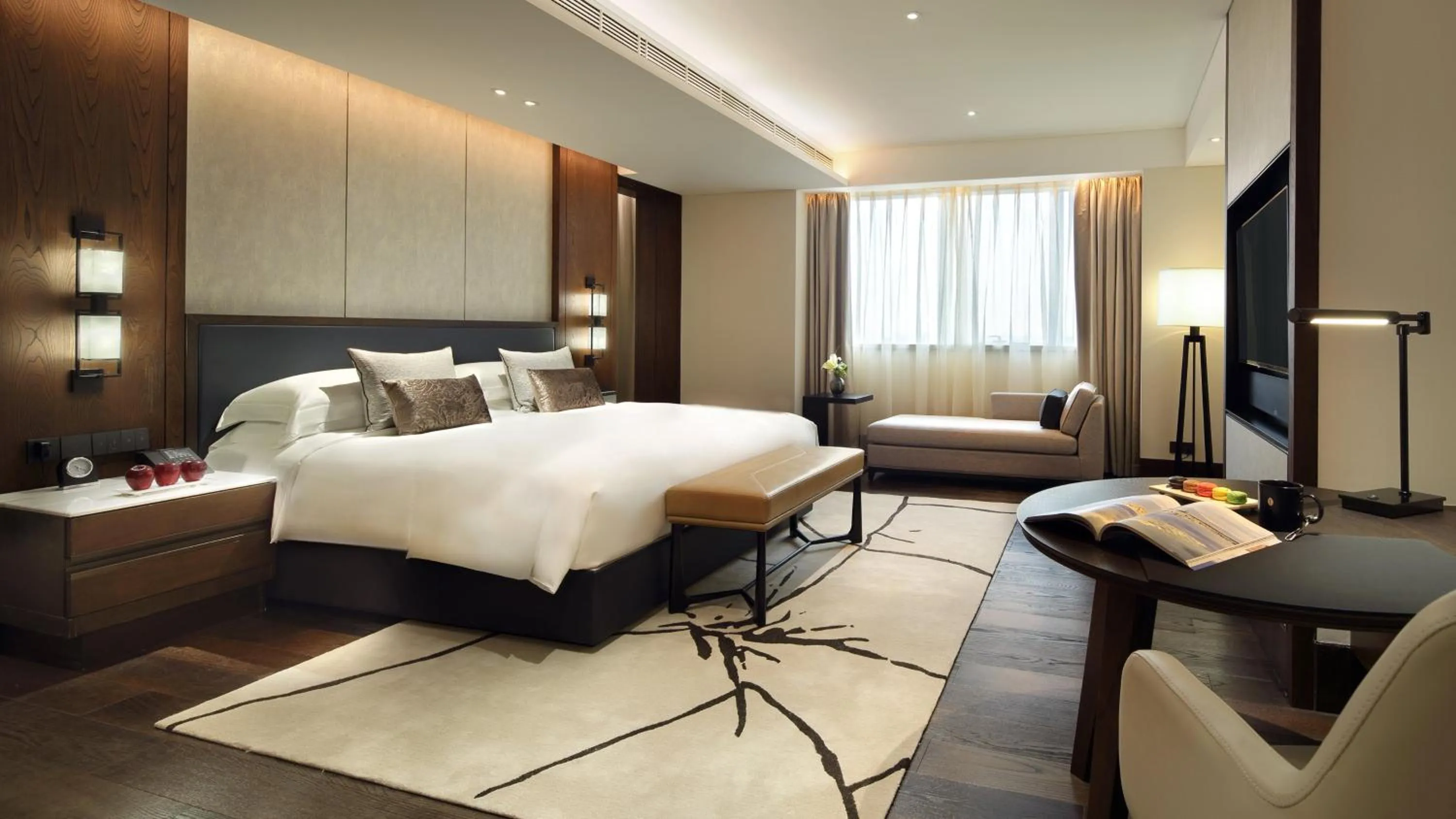 Photo of the whole room, Bed in InterContinental Shanghai Hongqiao NECC by IHG