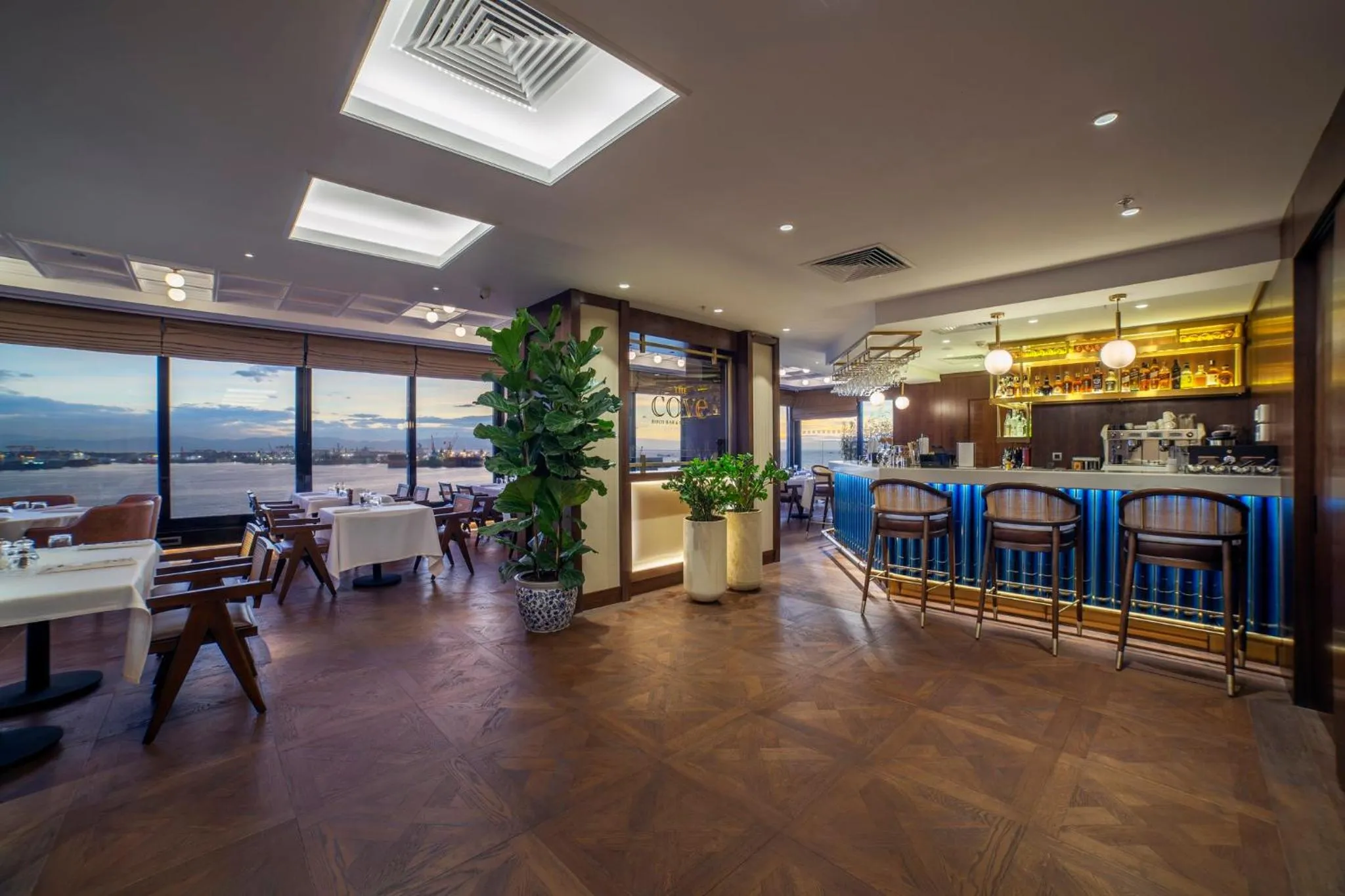 Lounge or bar in Holiday Inn Istanbul - Tuzla Bay by IHG