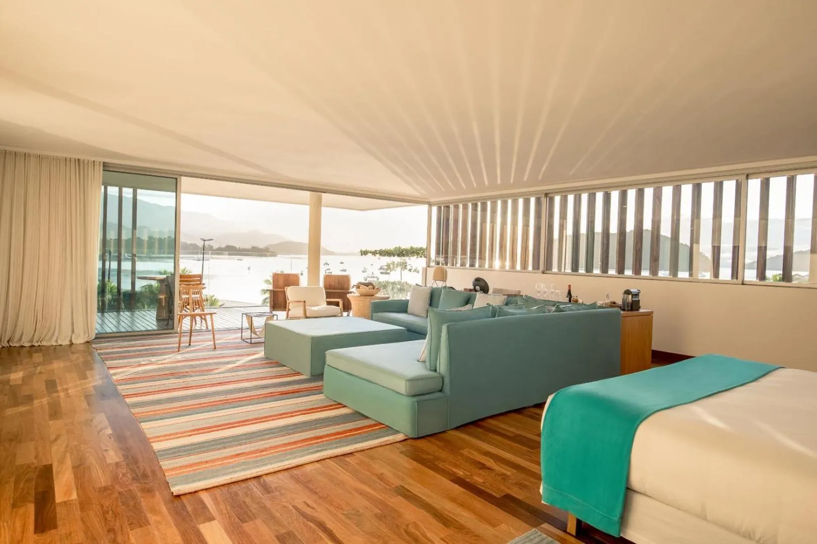 Living room, Bed in Hotel Fasano Angra dos Reis