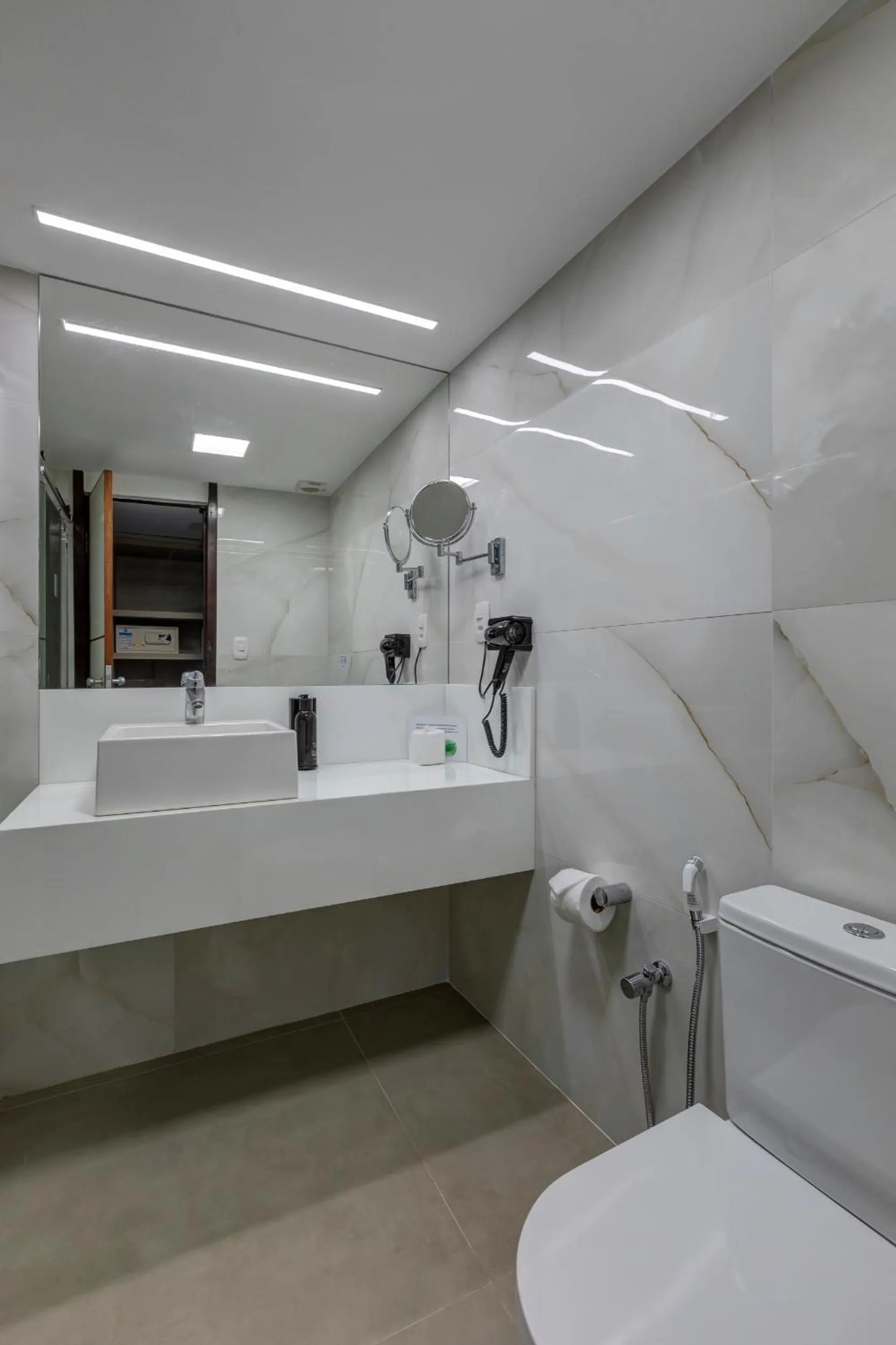 Toilet in Monte Pascoal Praia Hotel Salvador