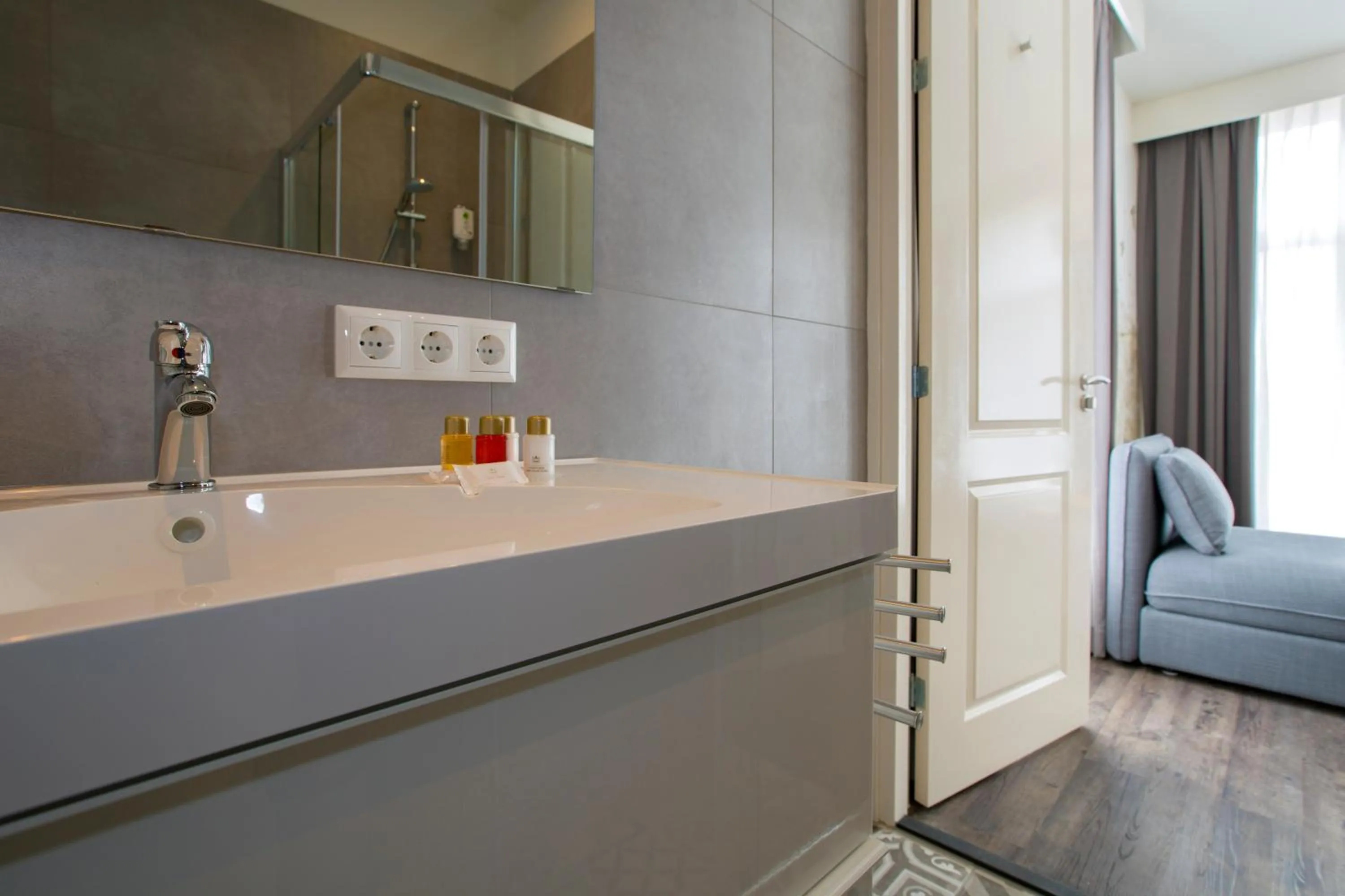 Bathroom in De With Studio's