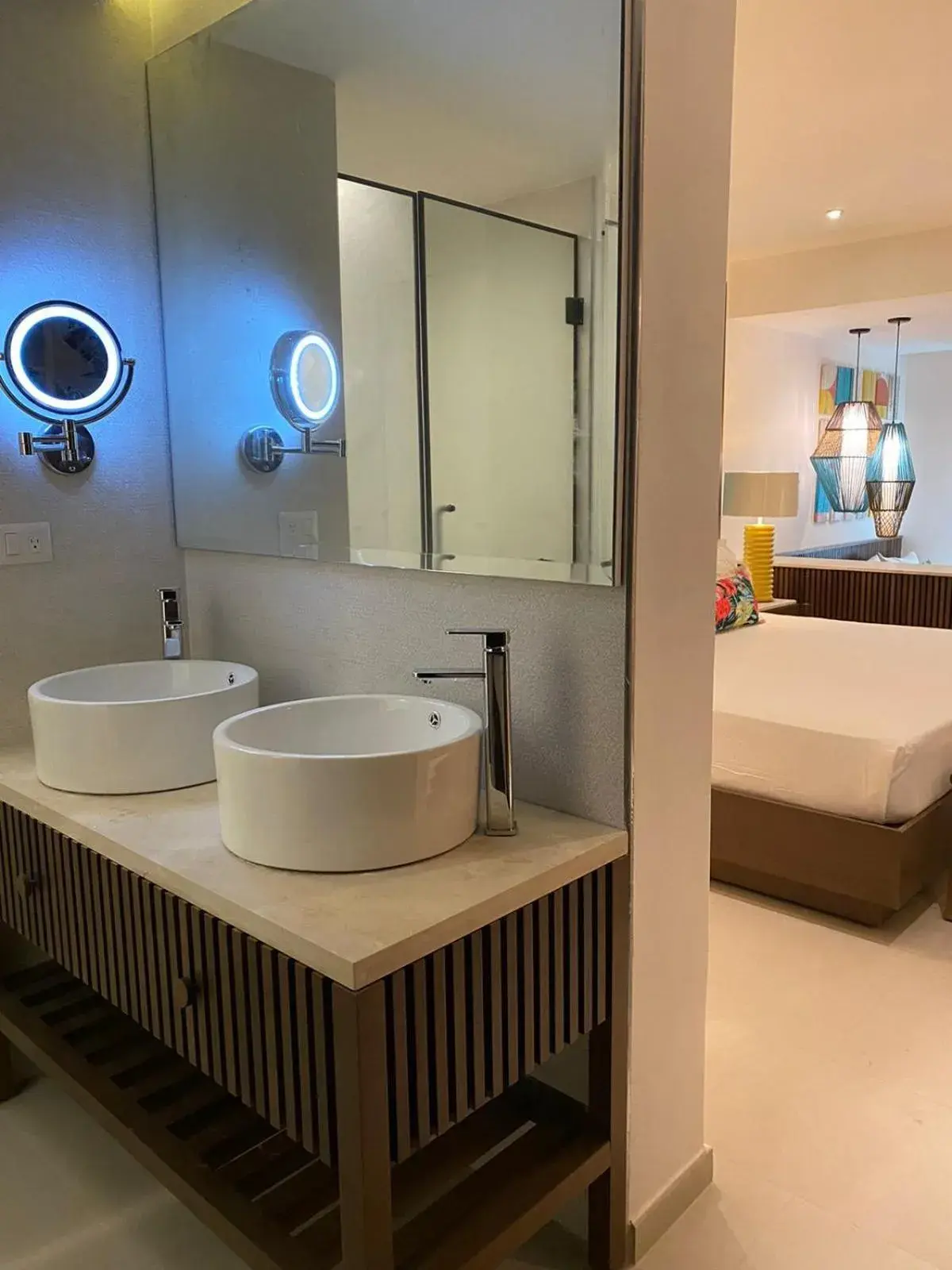 Suite Caribe All Inclusive (2 Adults + 2 Children) - single occupancy in Caribe Deluxe Princess - All Inclusive Suite Caribe All Inclusive (2 Adults + 2 Children) - single occupancy in Caribe Deluxe Princess - All Inclusive