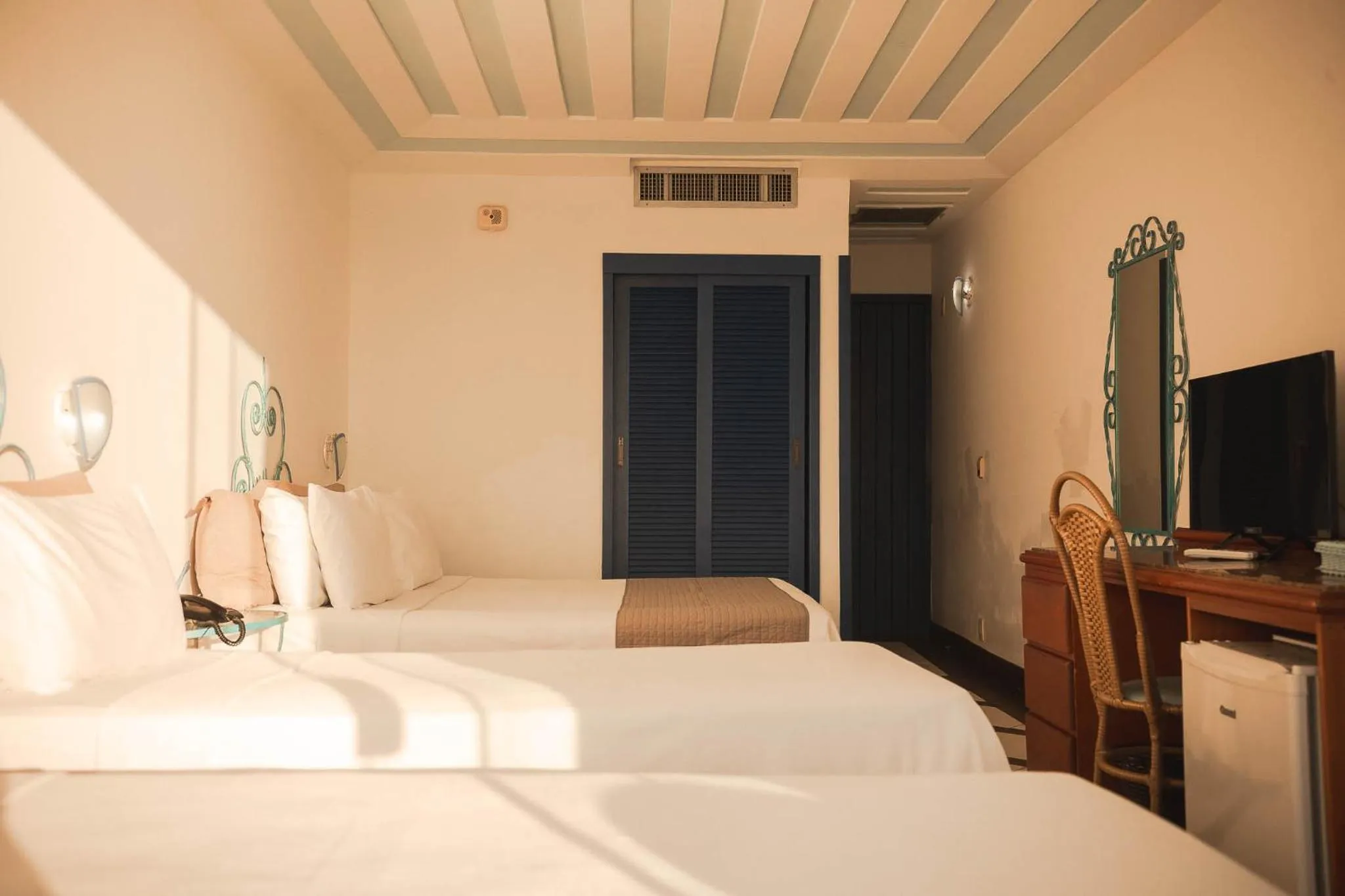 Bed in Colonna Park Hotel