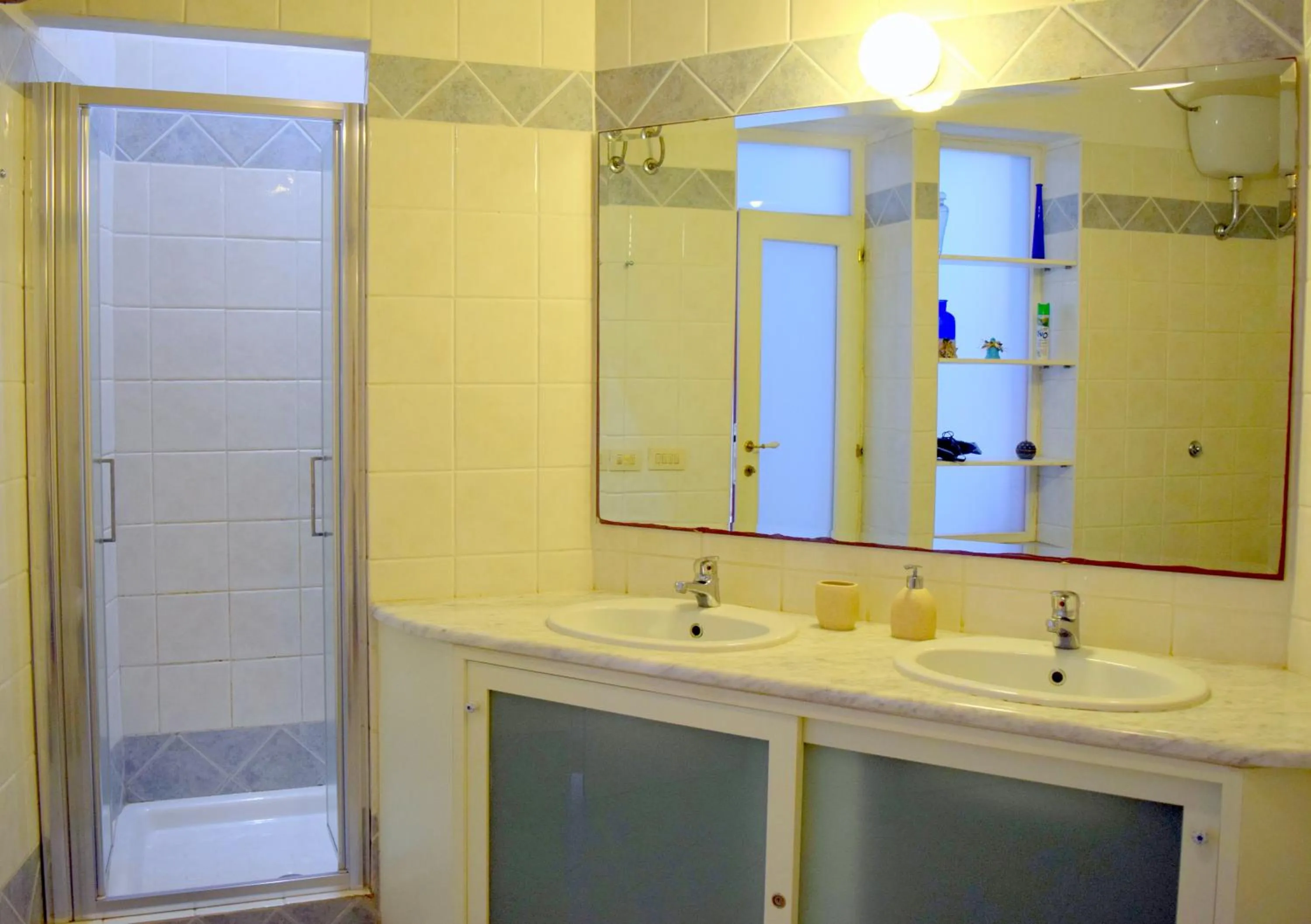 Shower in Eleonora Room & Breakfast