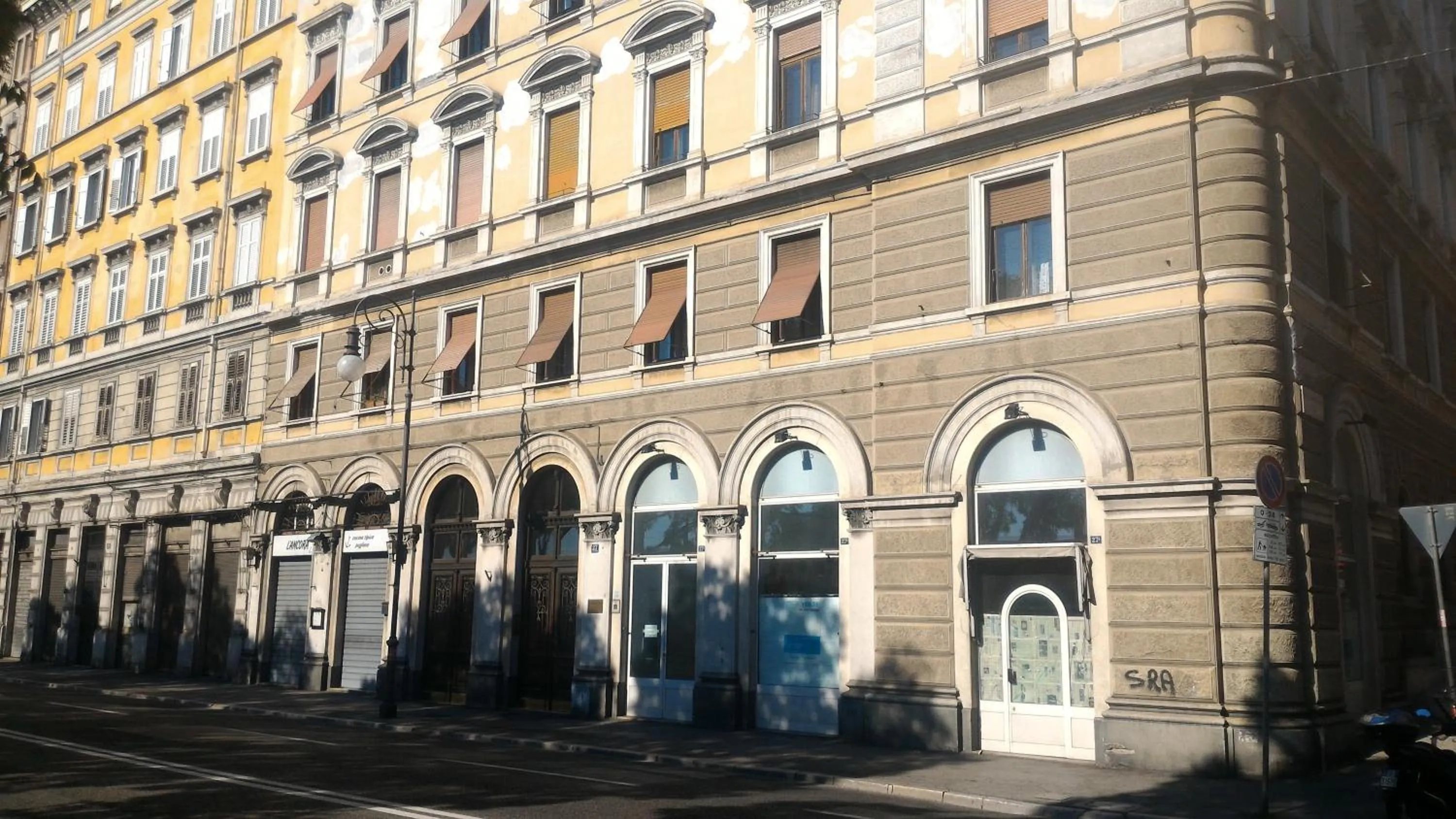 Property building in Golden Rooms Bed & Breakfast