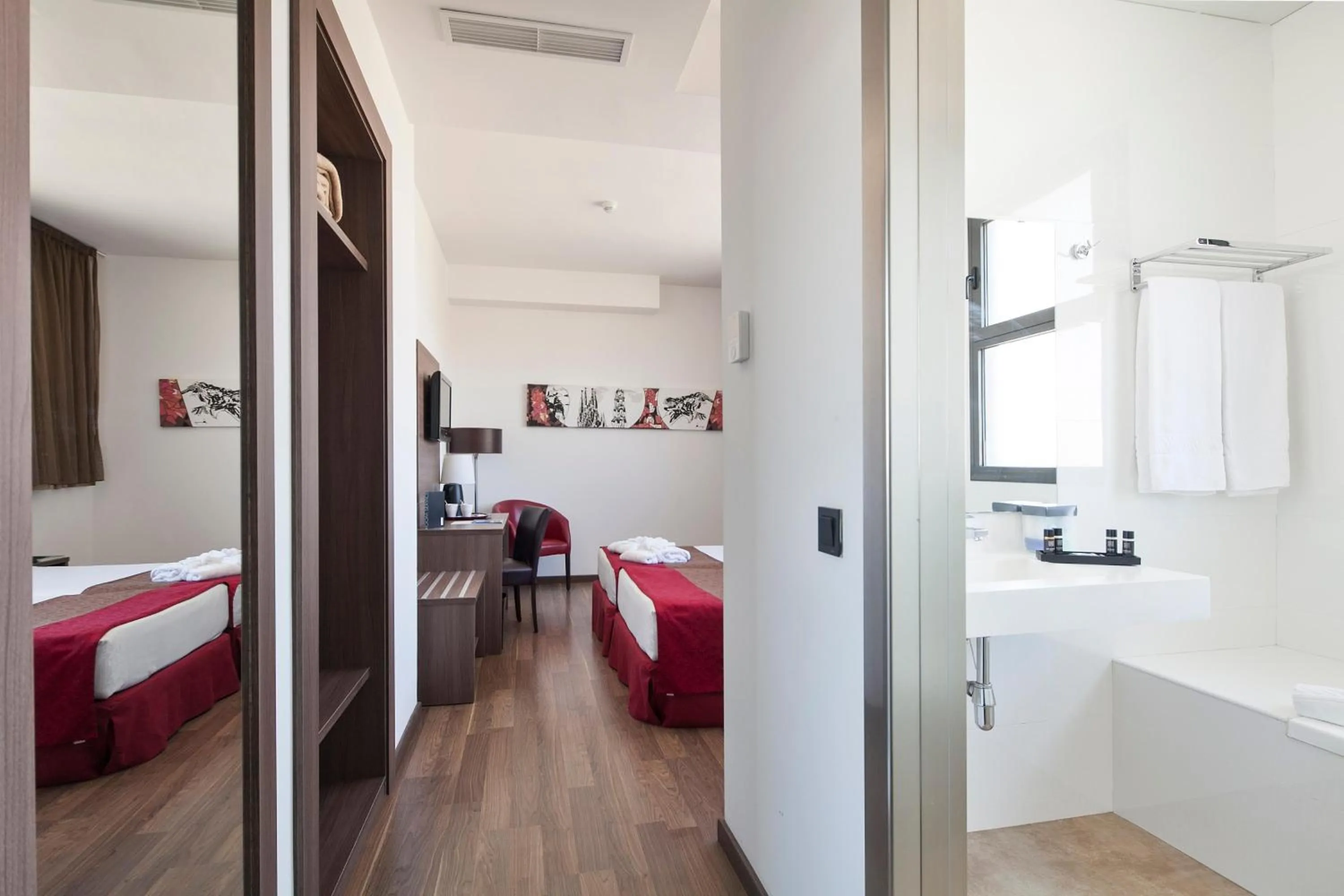 Photo of the whole room, Bed in Hotel Best 4 Barcelona