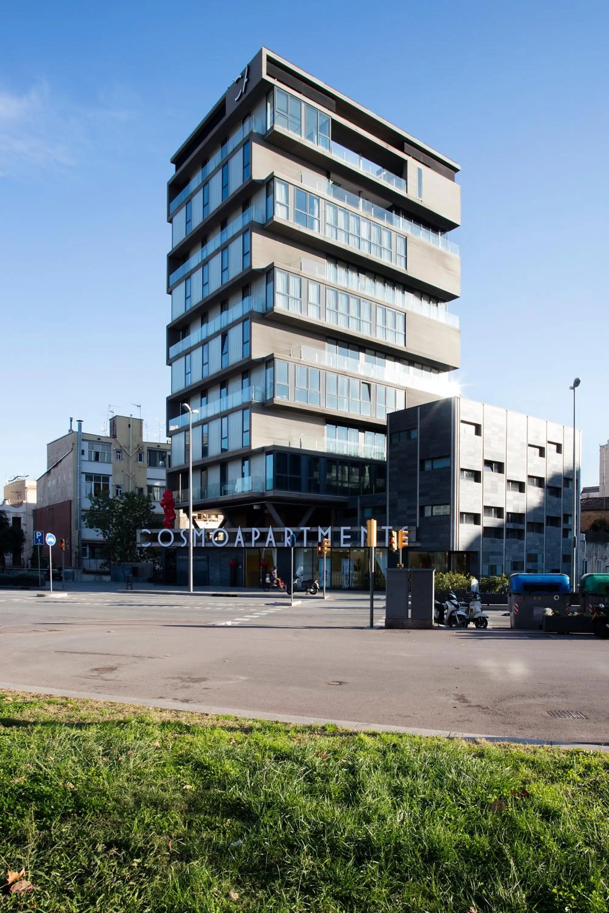 Facade/entrance in Cosmo Apartments Sants