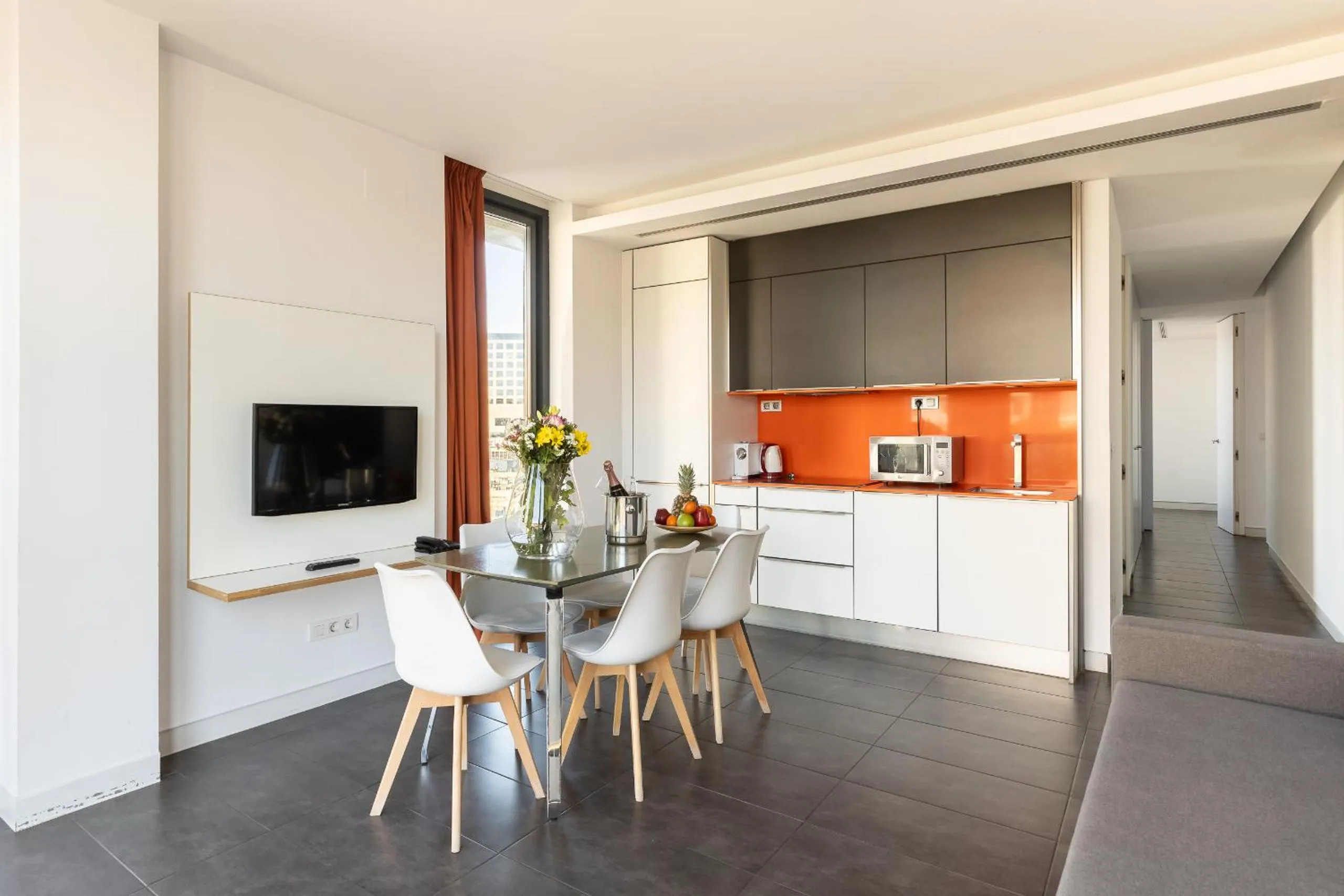 Kitchen or kitchenette in Cosmo Apartments Sants