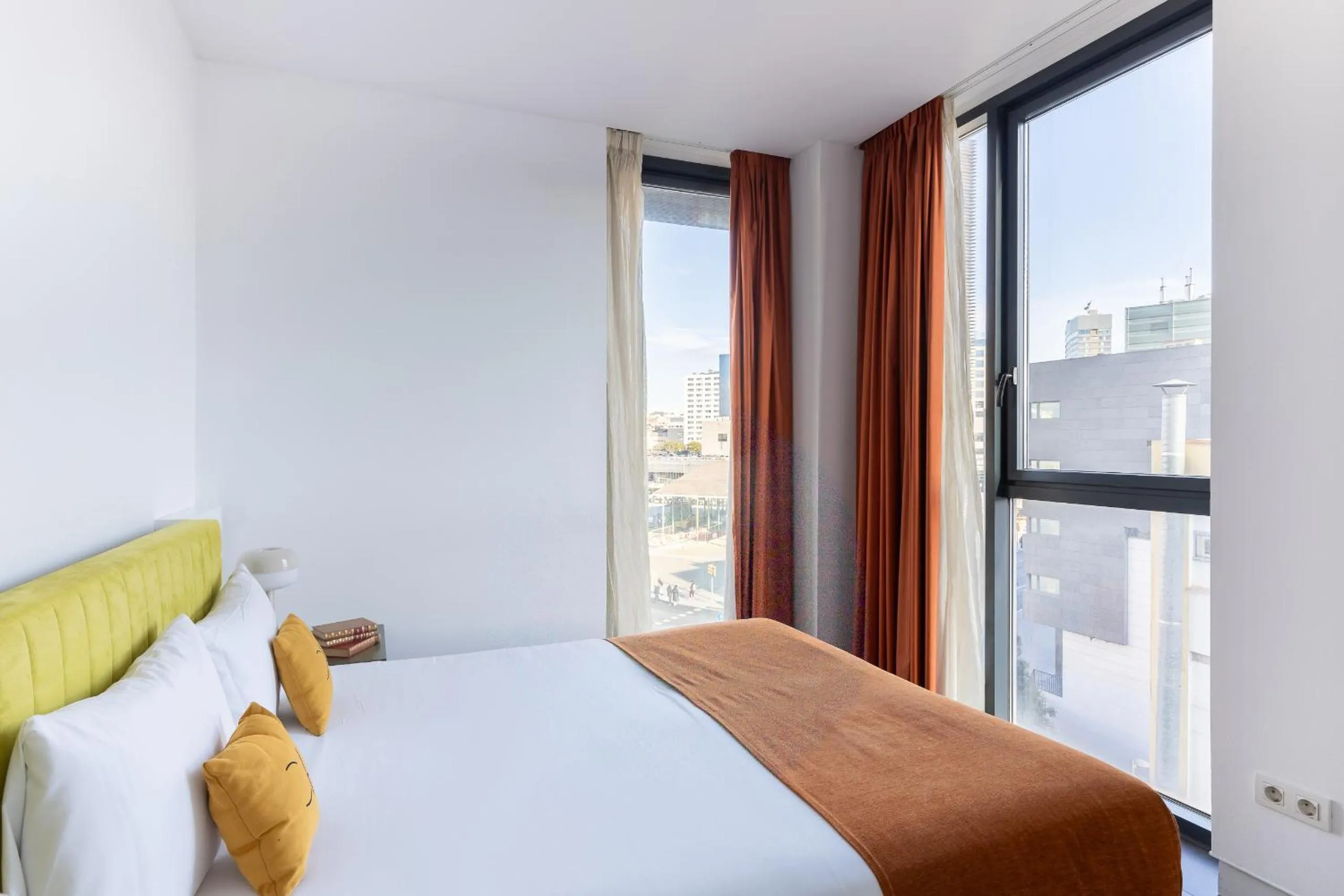 Bedroom, Bed in Cosmo Apartments Sants