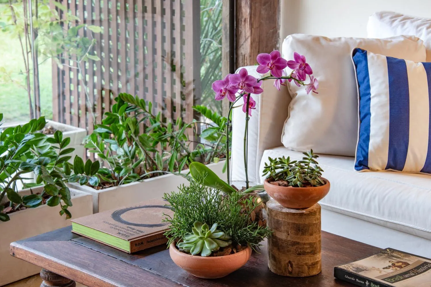 Decorative detail in Le Relais La Borie