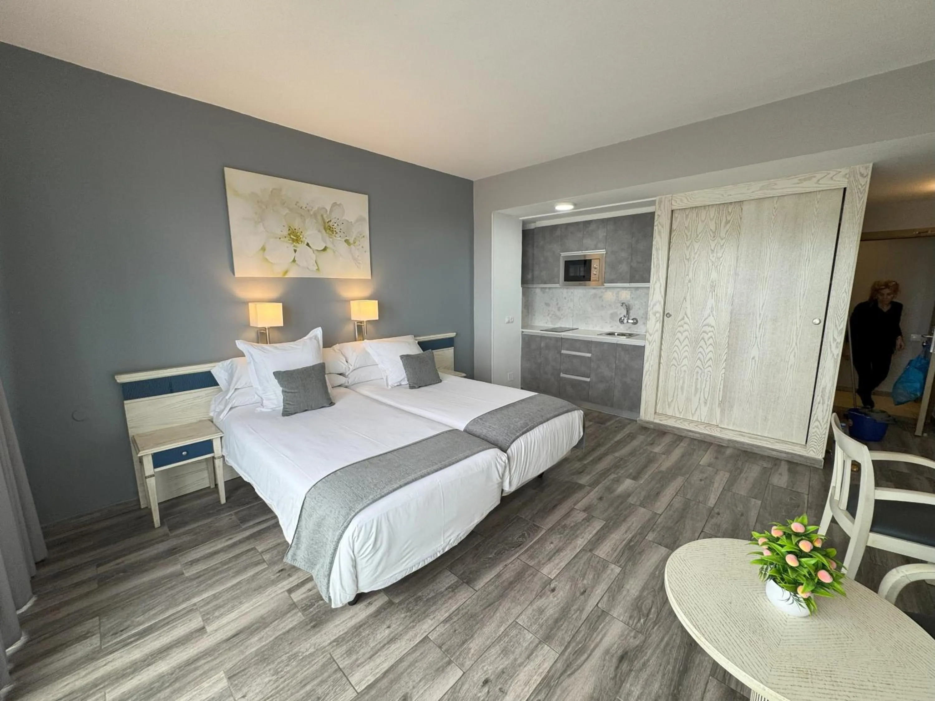 Photo of the whole room, Bed in Apartamentos Colón Playa