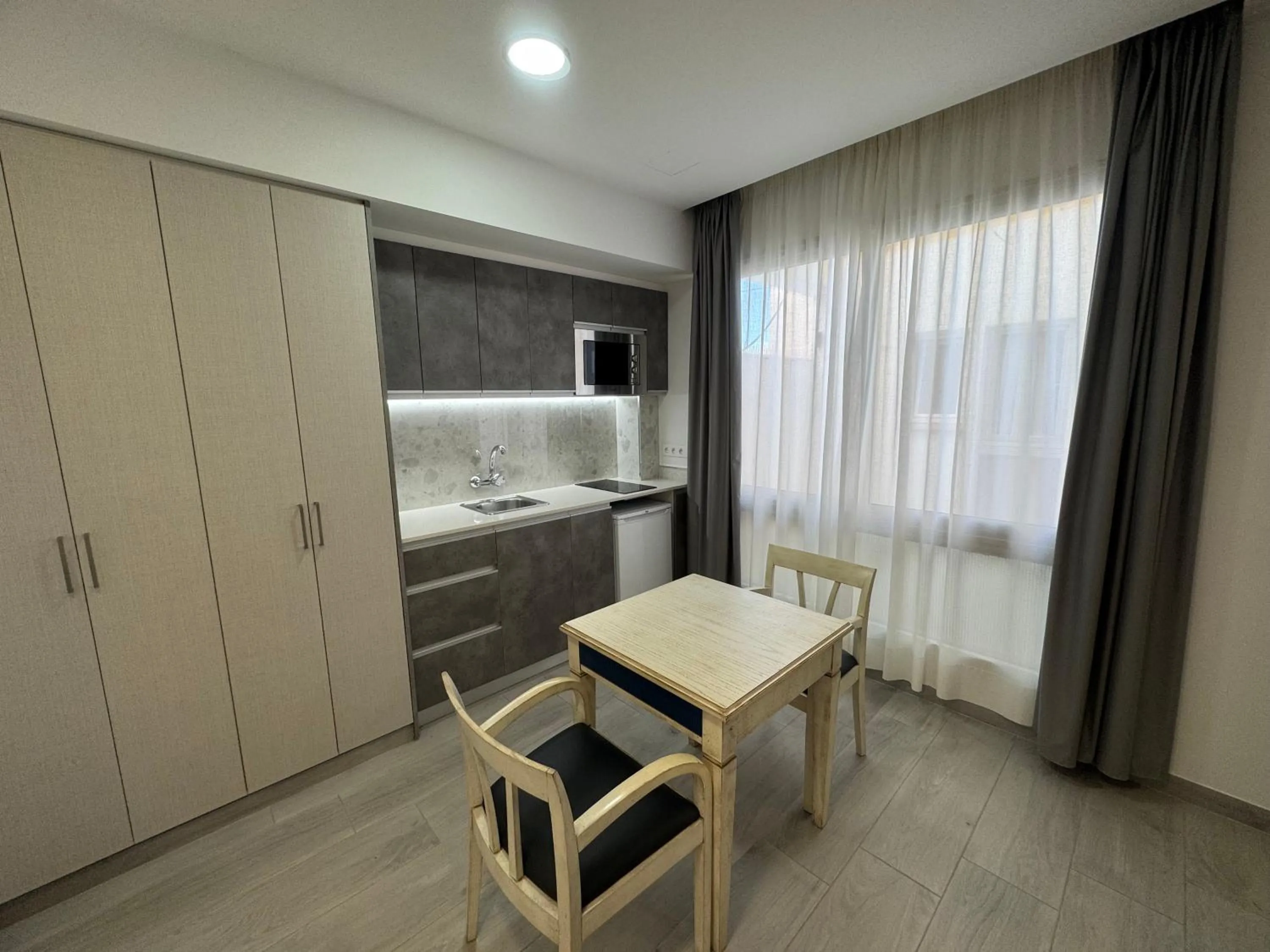 Photo of the whole room in Apartamentos Colón Playa
