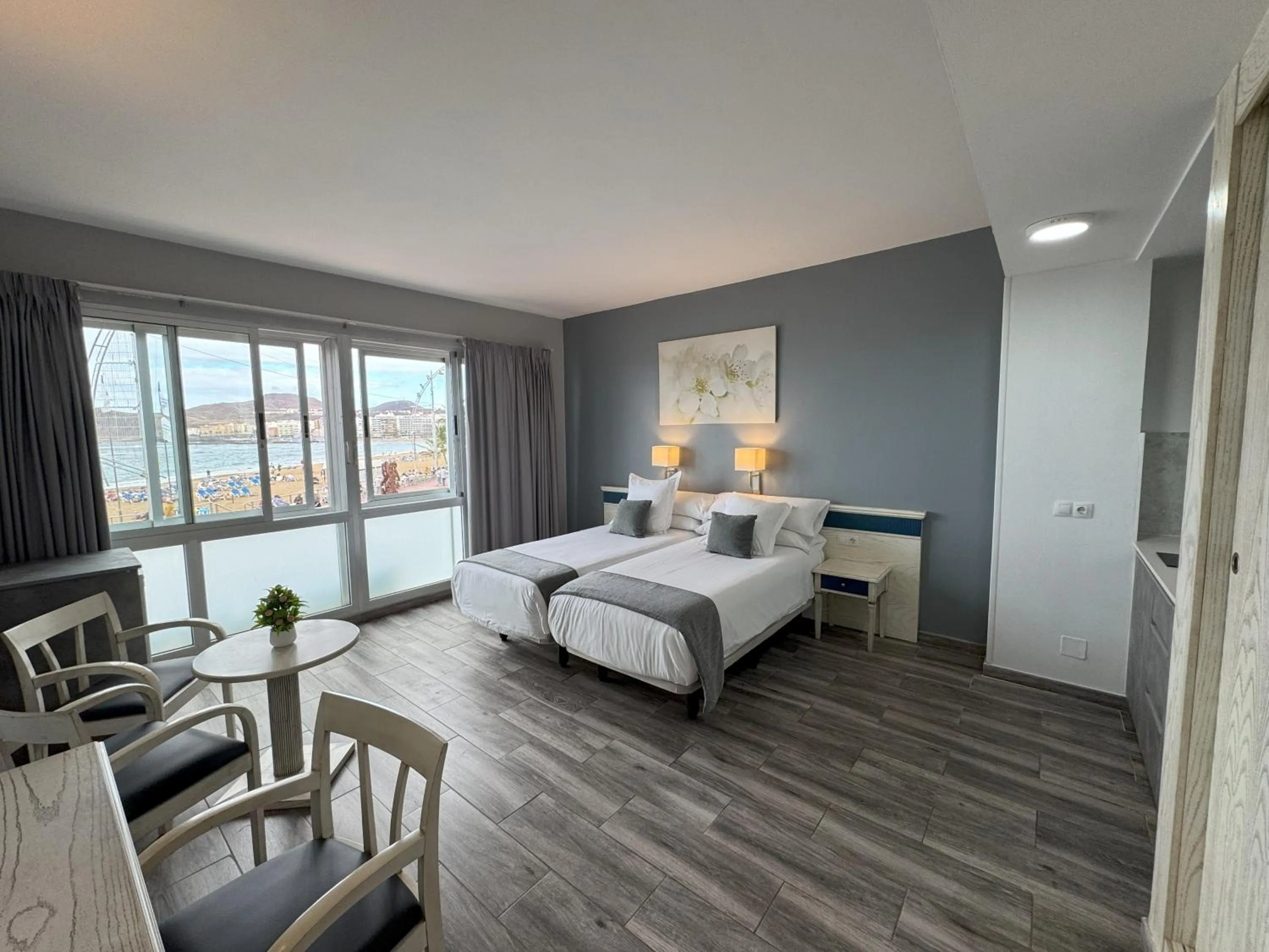 Photo of the whole room, Bed in Apartamentos Colón Playa