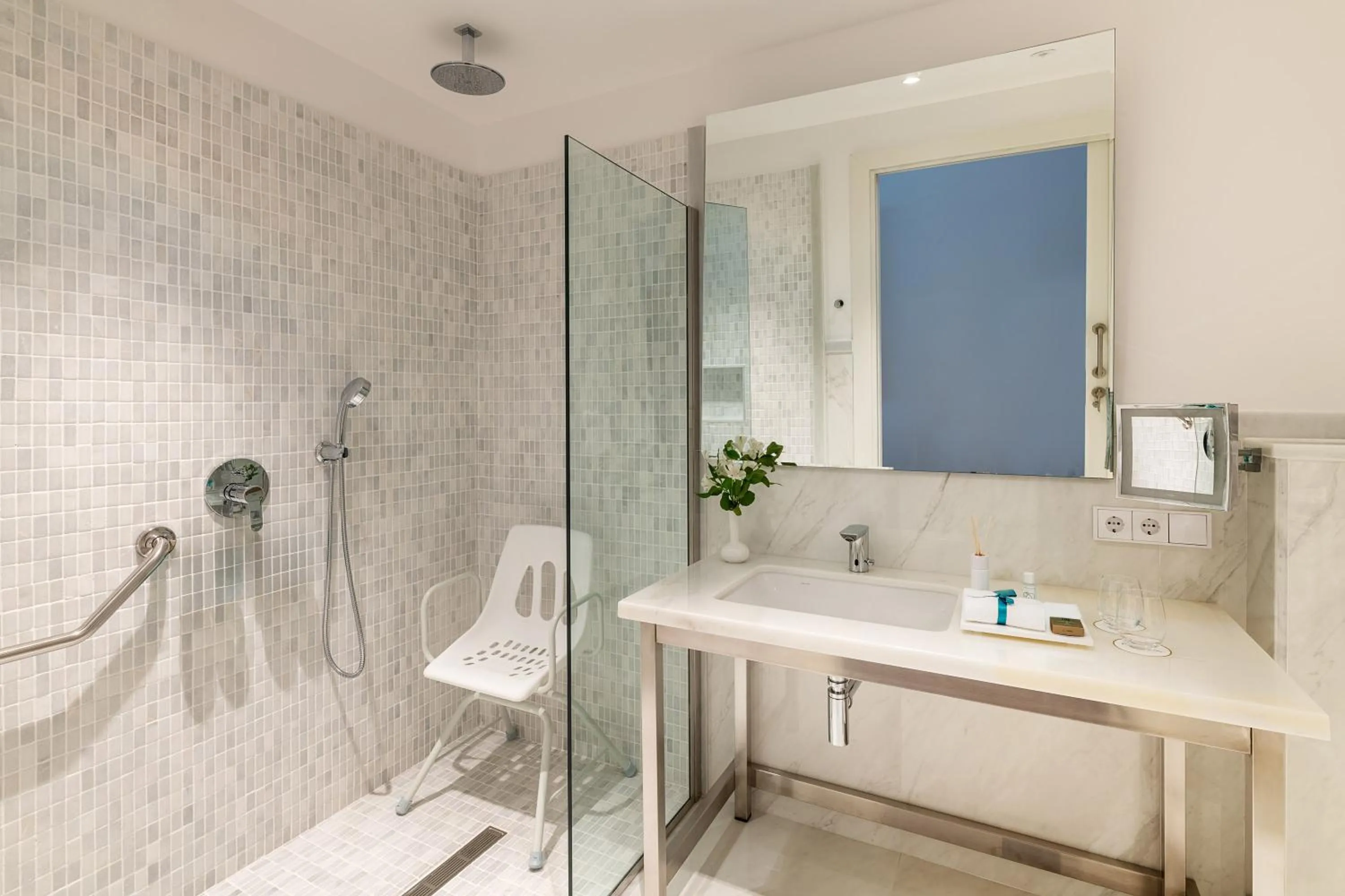 Bathroom in Hotel Fariones