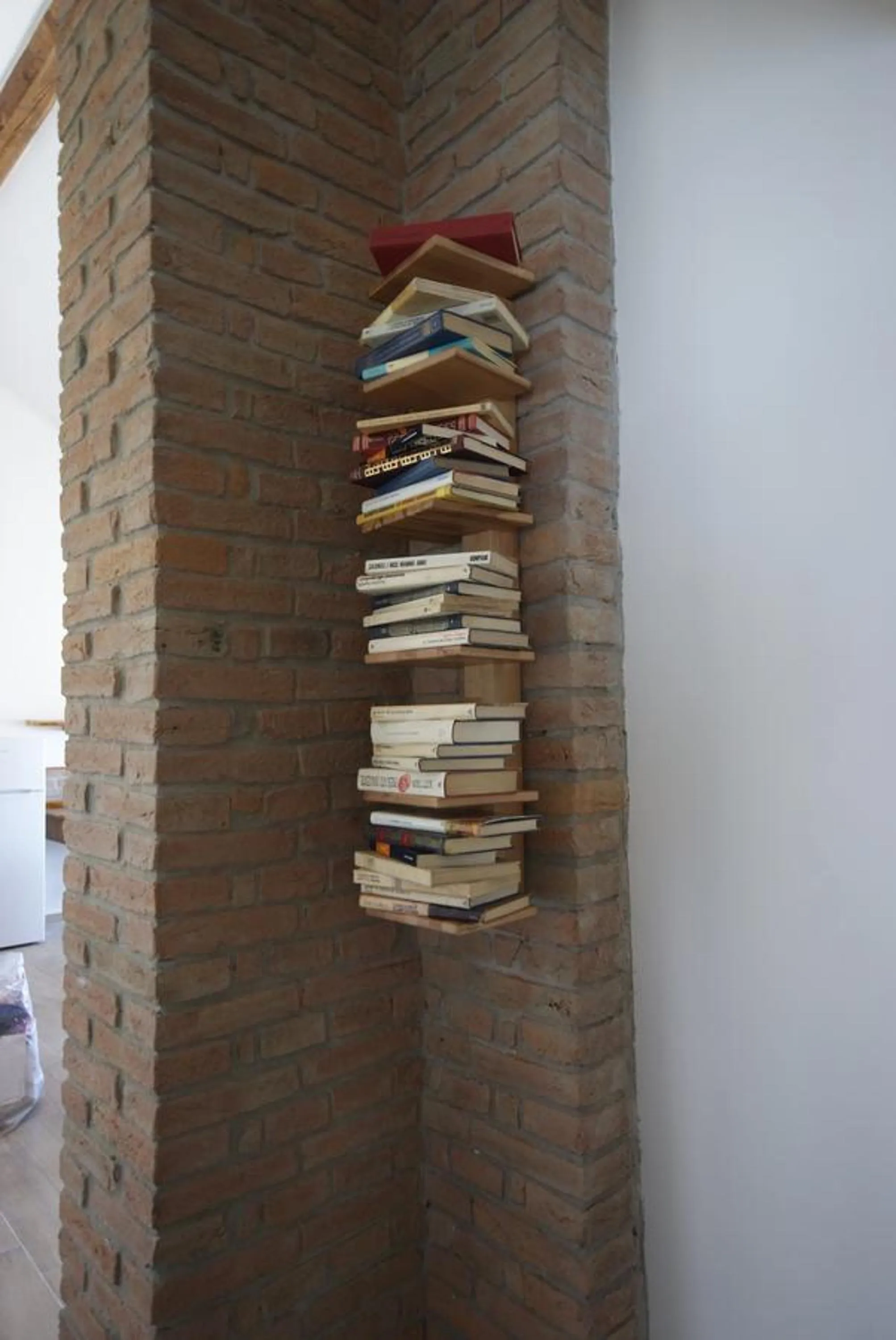 Decorative detail in Antico Pioppo