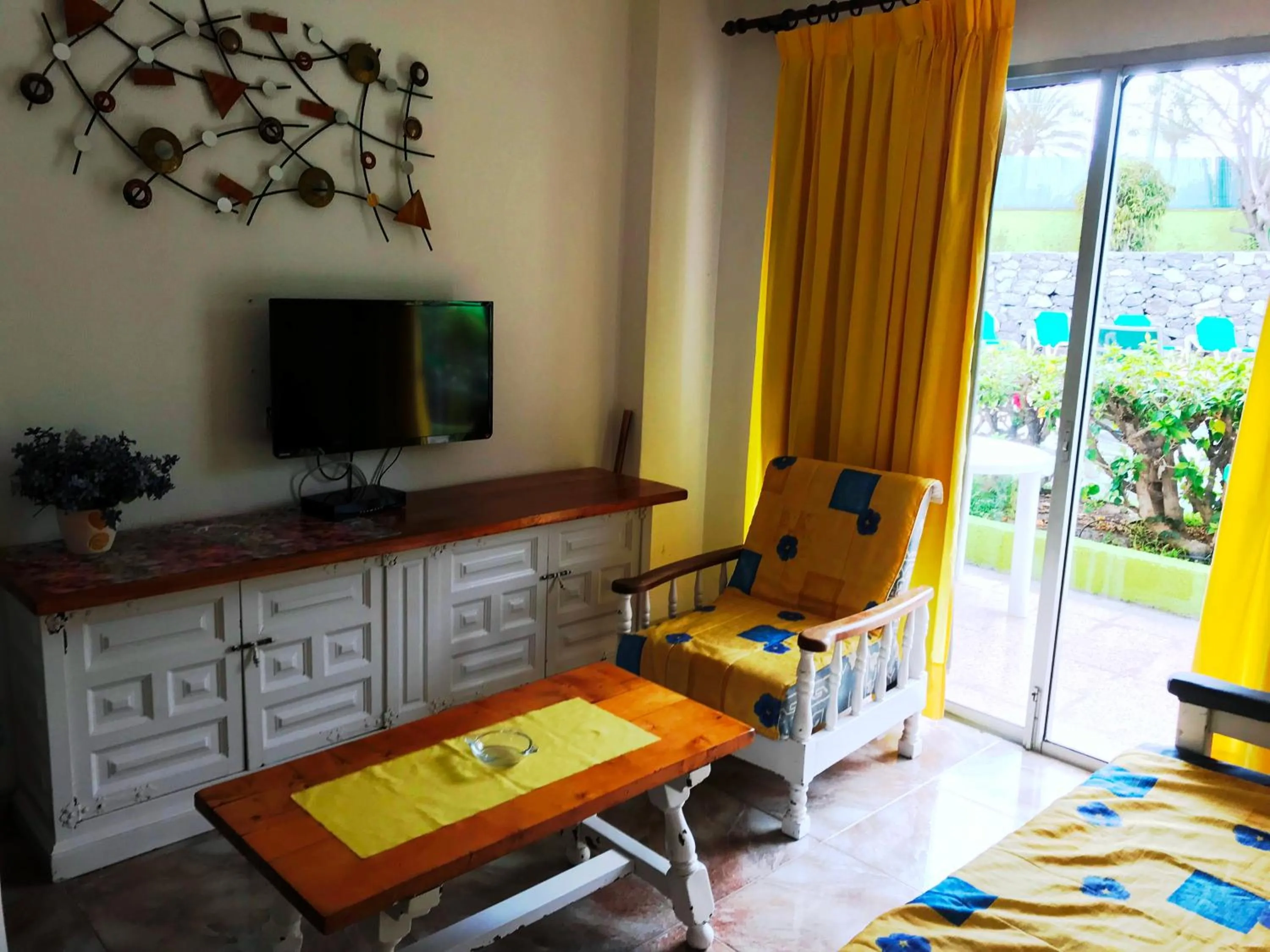 Evening entertainment in Apartamentos Los Aguacates