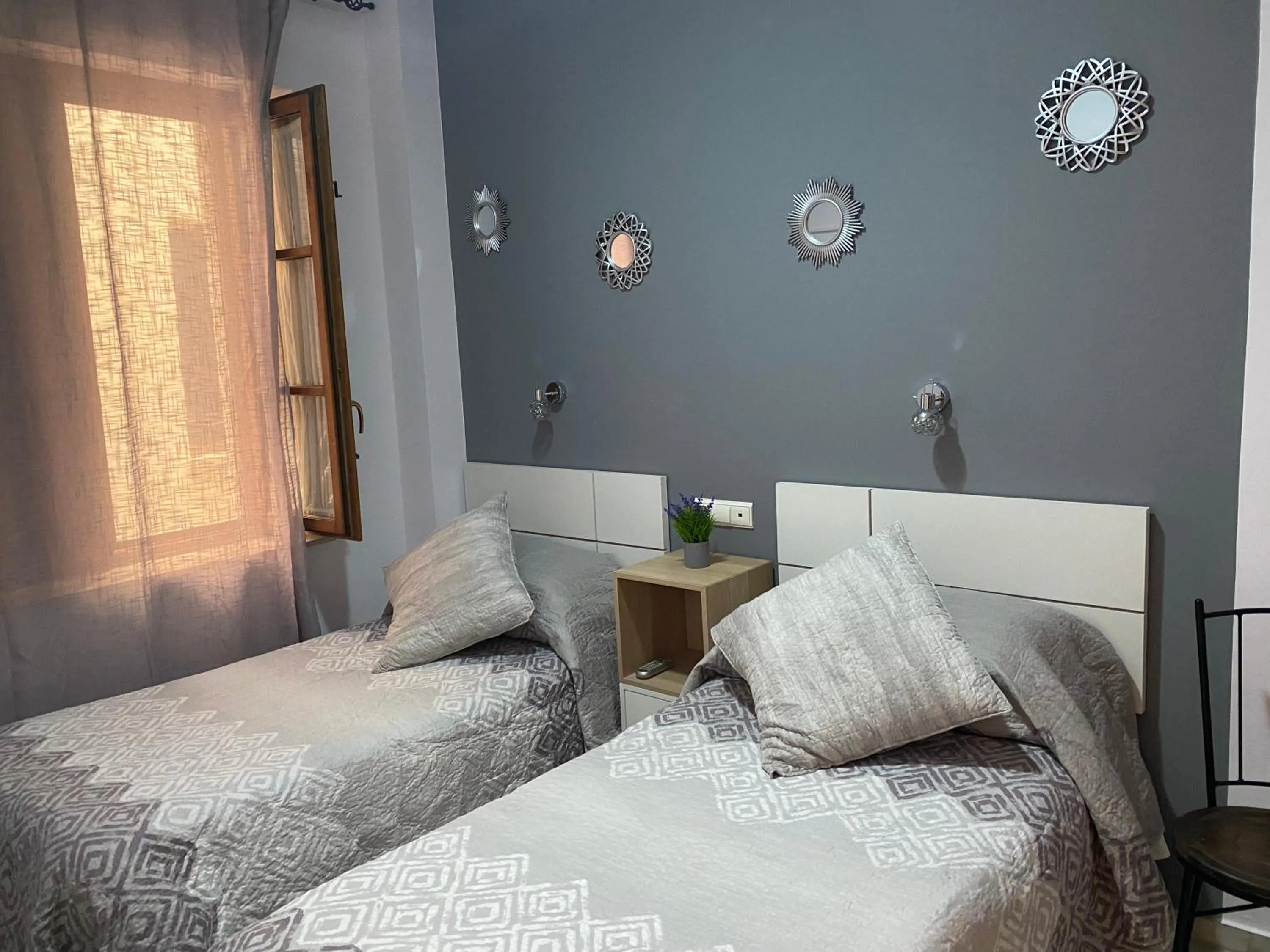 Standard Triple Room in Hostal Puerta Carmona