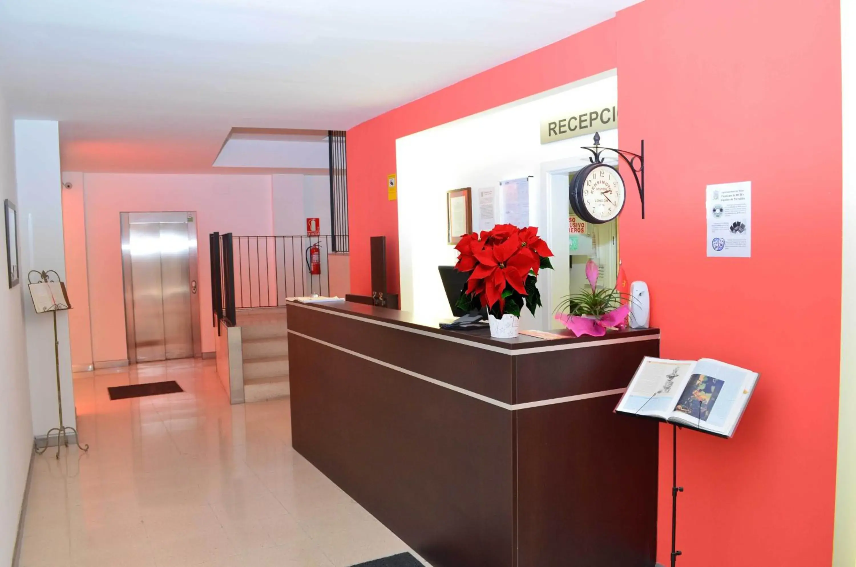 Facade/entrance in Casa Palacio de los Sitios Facade/entrance in Casa Palacio de los Sitios