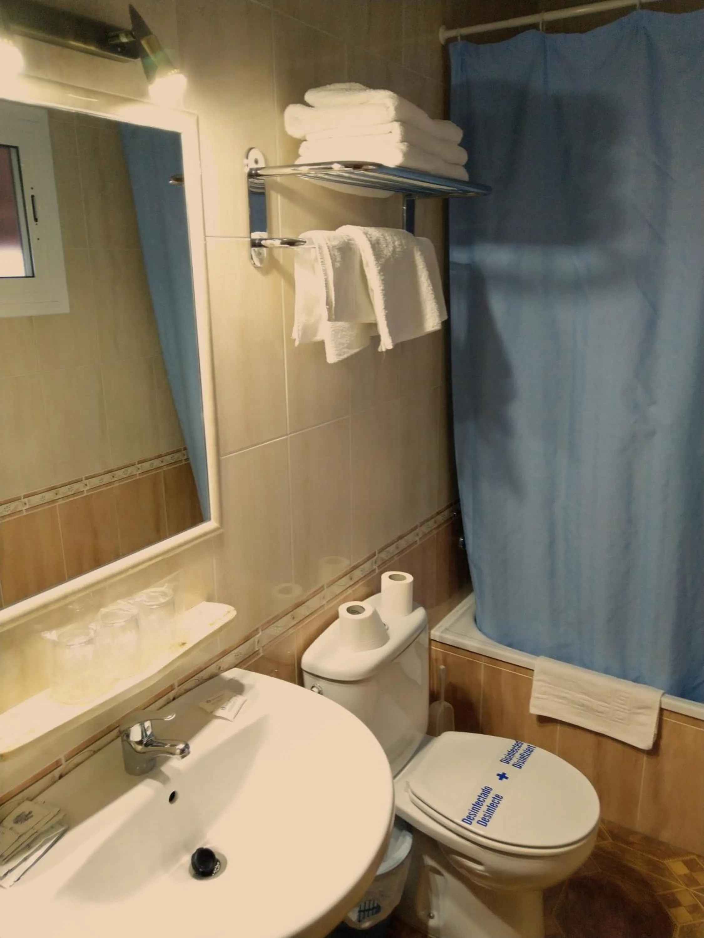 Shower in Hostal Bellido