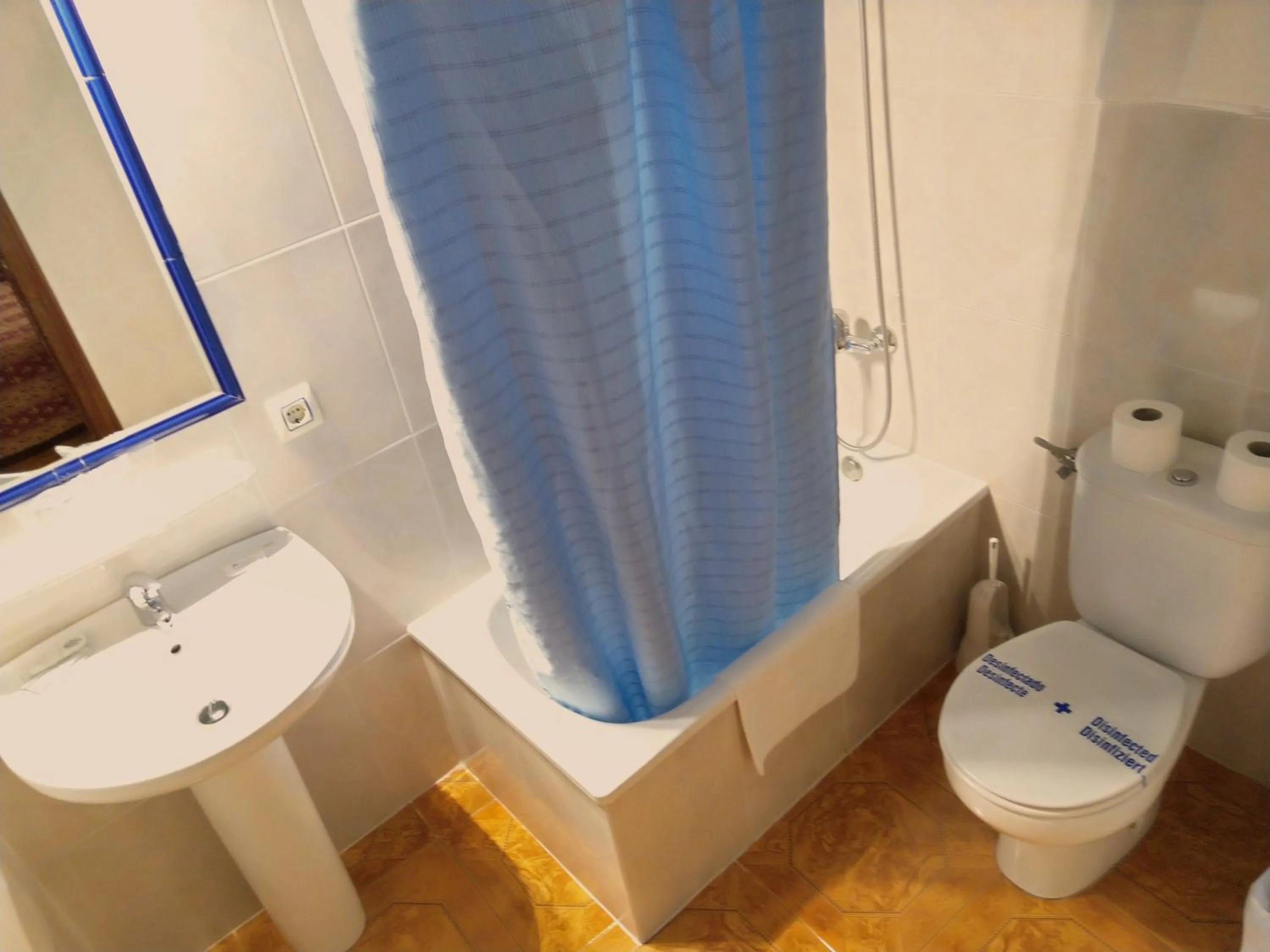 Shower in Hostal Bellido