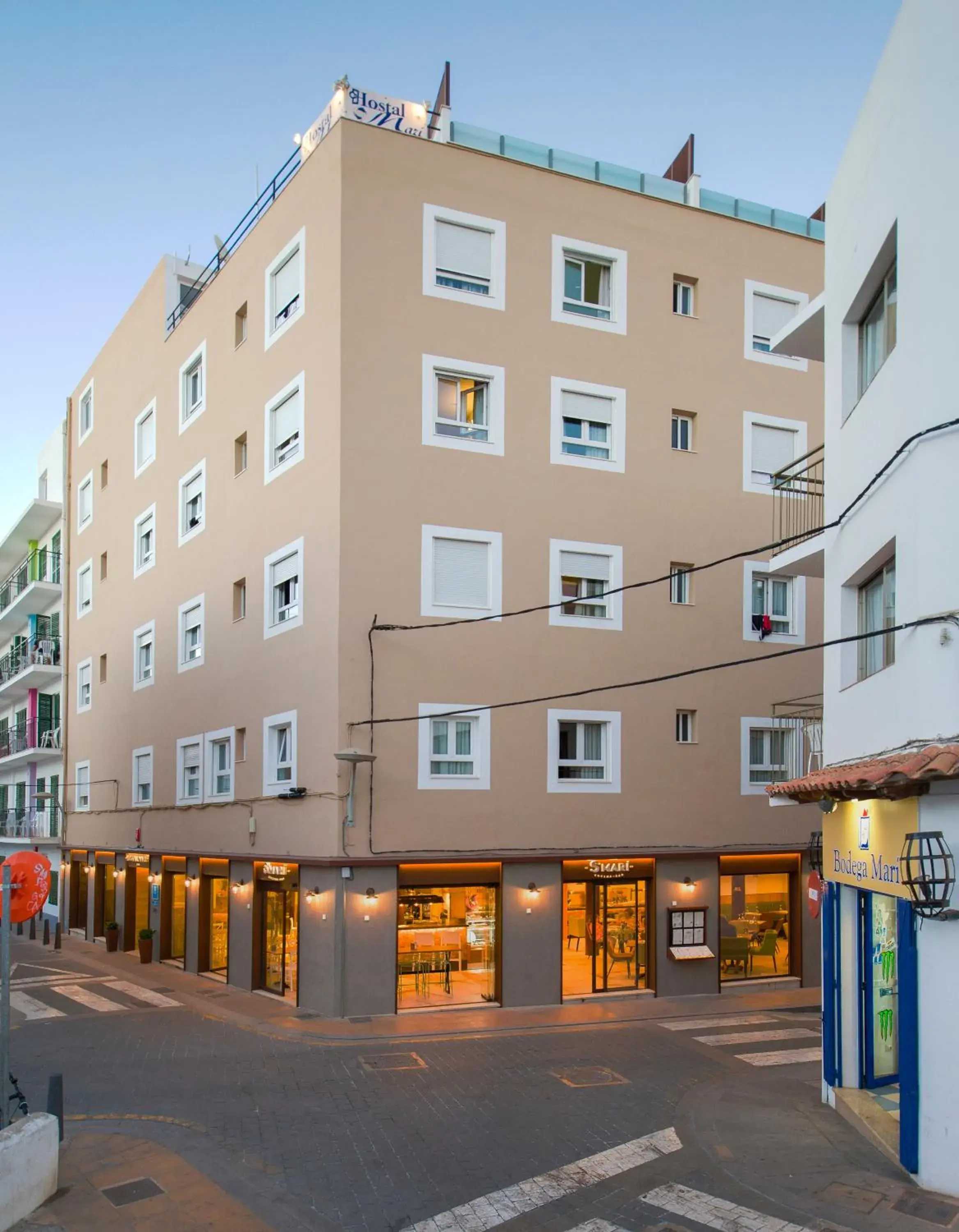 Facade/entrance in Hostal Marí Facade/entrance in Hostal Marí