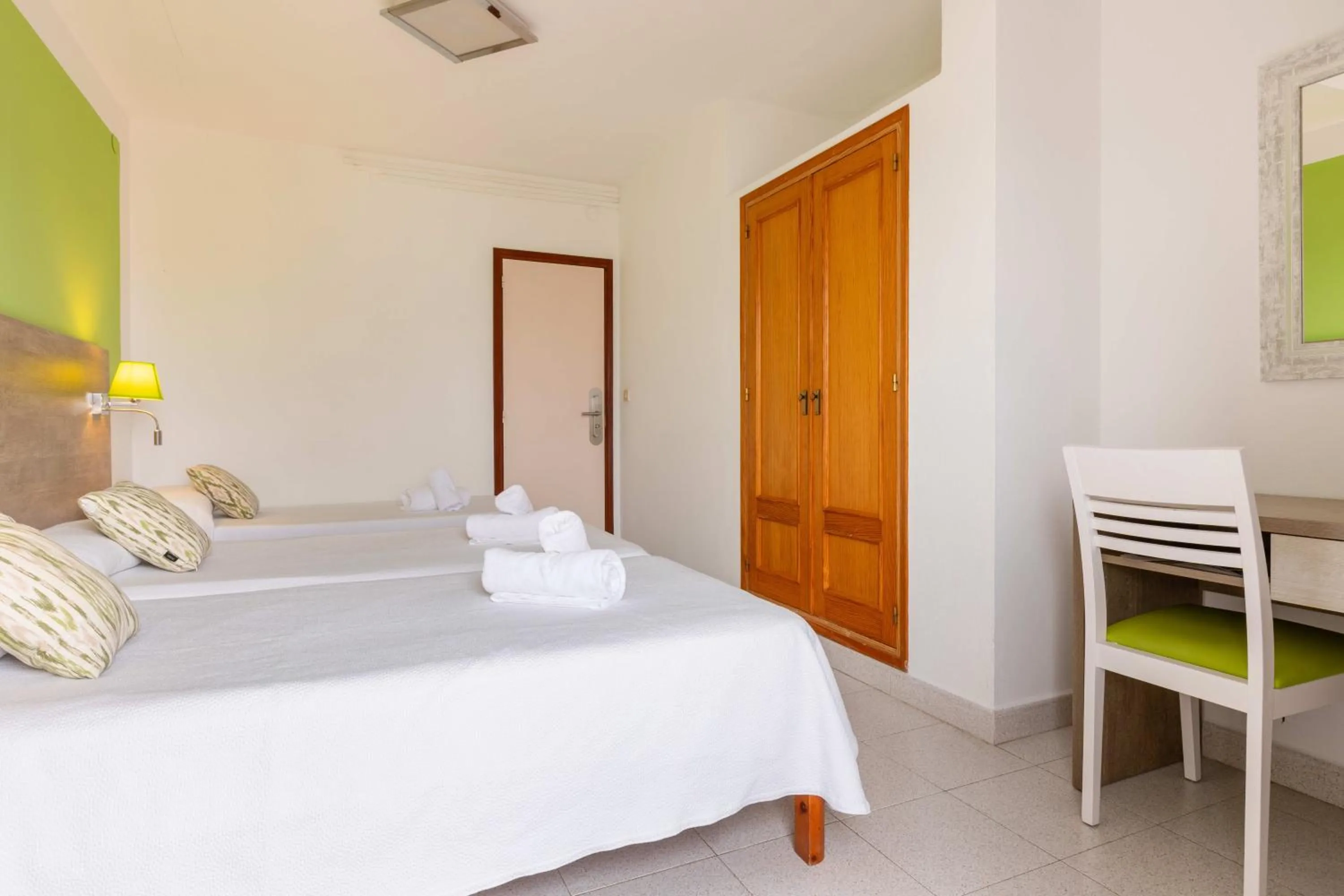 Bedroom, Bed in Hostal Marí