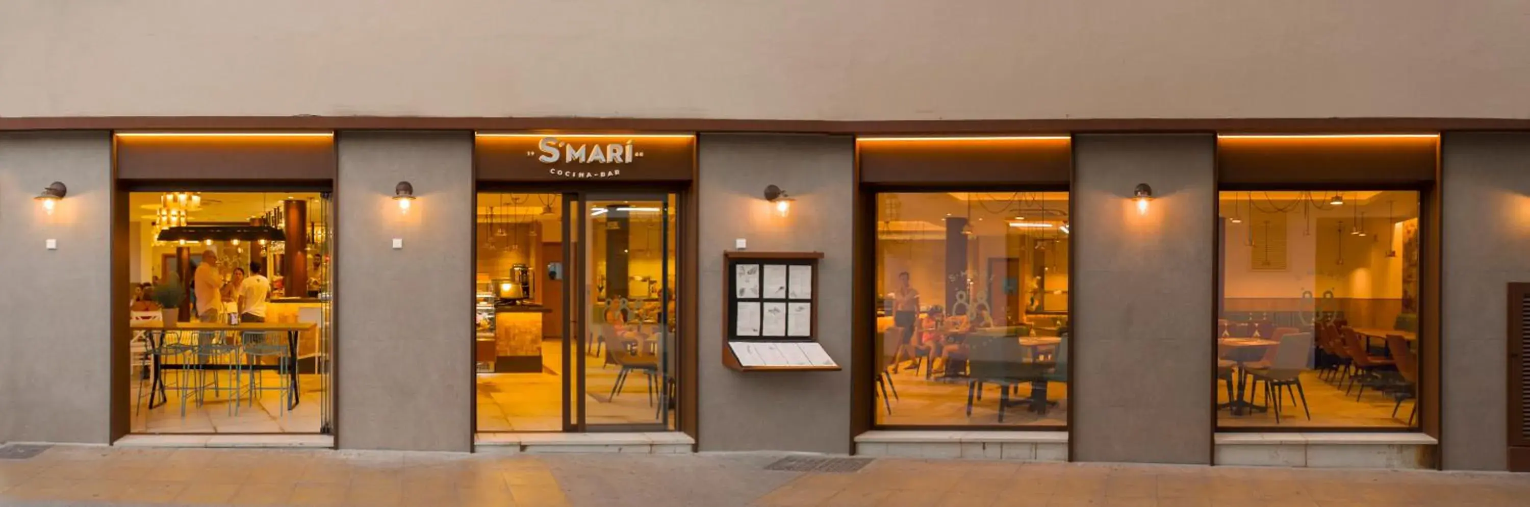 Facade/entrance in Hostal Marí Facade/entrance in Hostal Marí