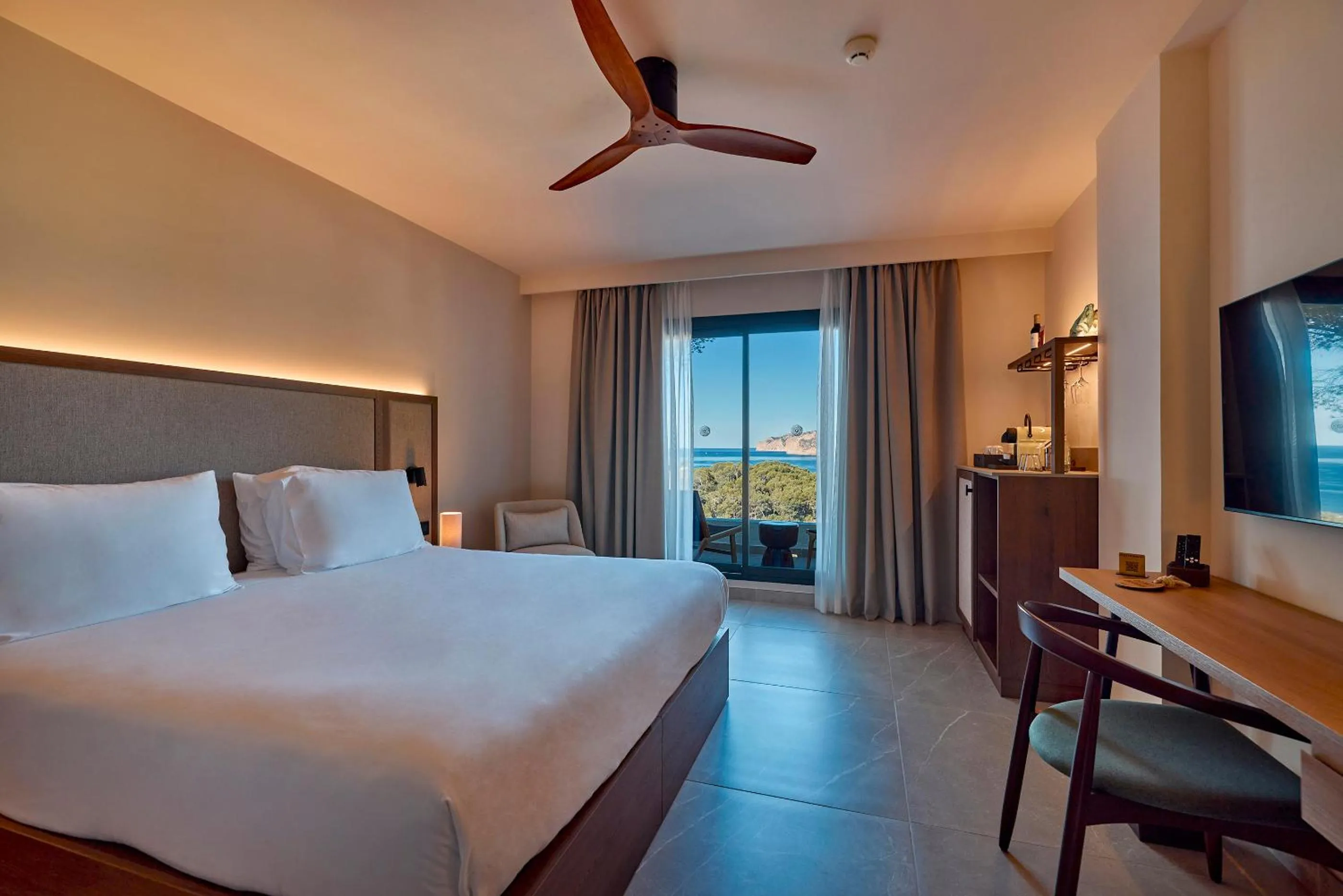 Photo of the whole room, Bed in Purobeach Resort Santa Ponsa - New Opening