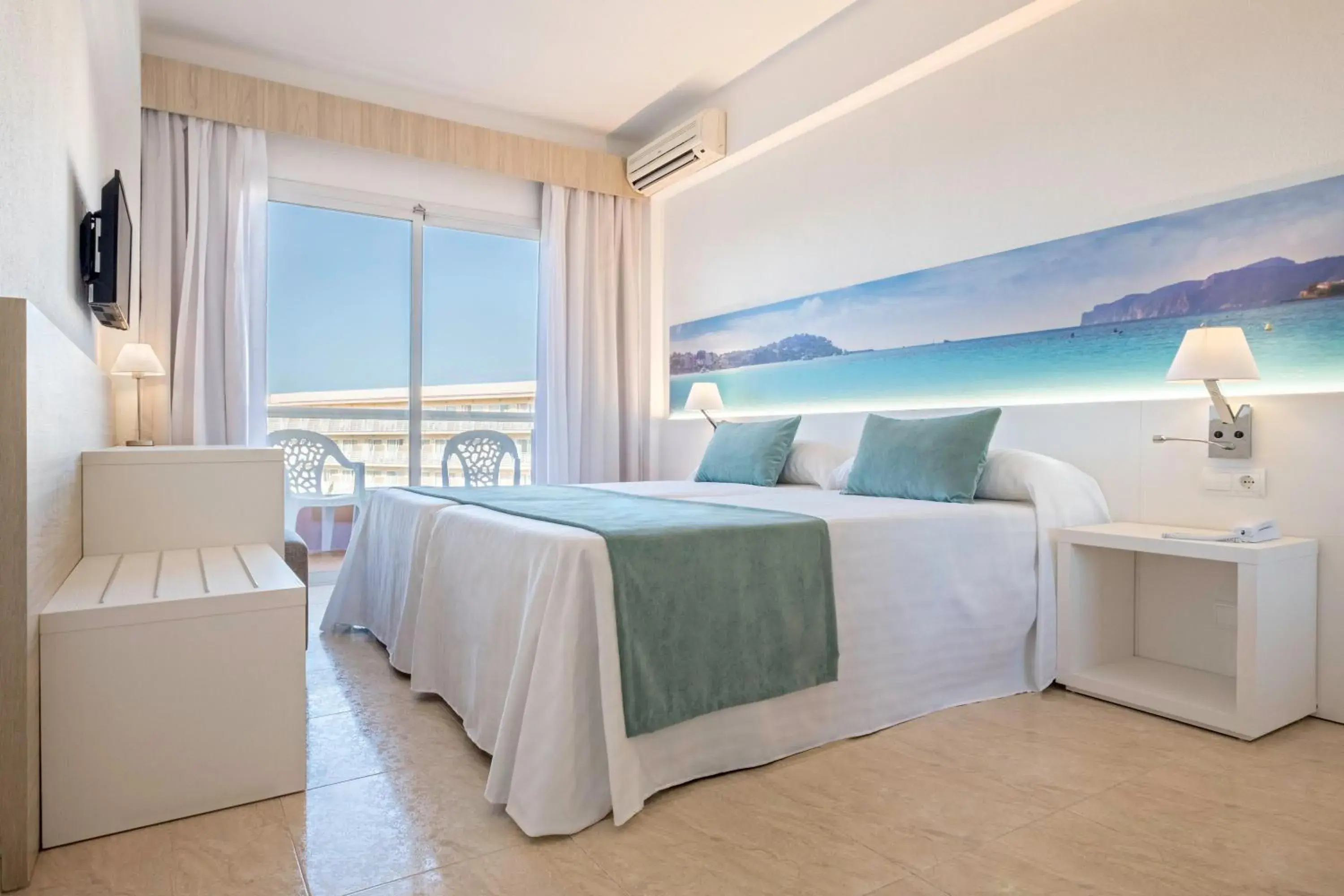 Decorative detail, Bed in azuLine Hotel Bahamas y Bahamas II Decorative detail, Bed in azuLine Hotel Bahamas y Bahamas II