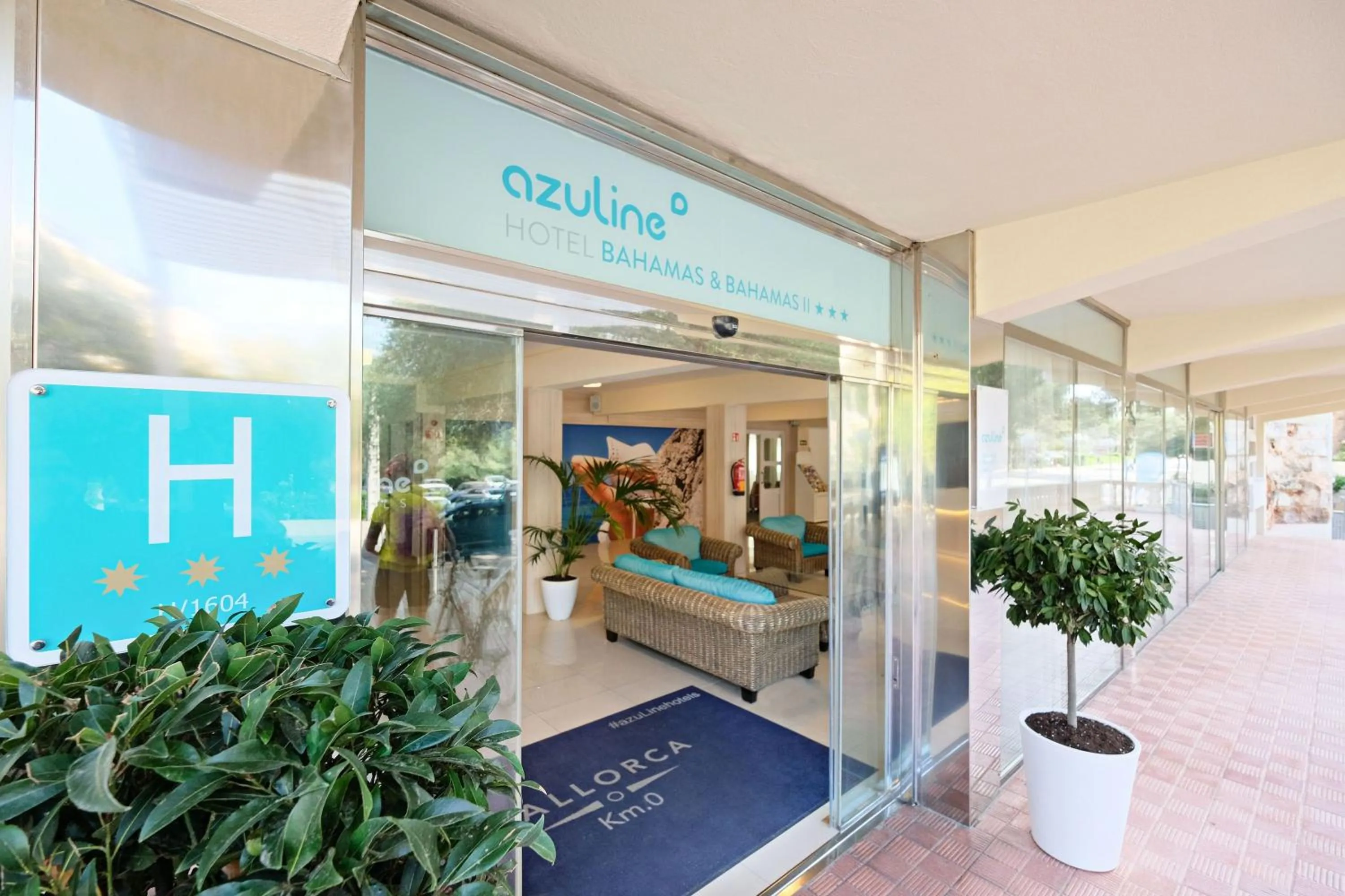 Facade/entrance in azuLine Hotel Bahamas y Bahamas II