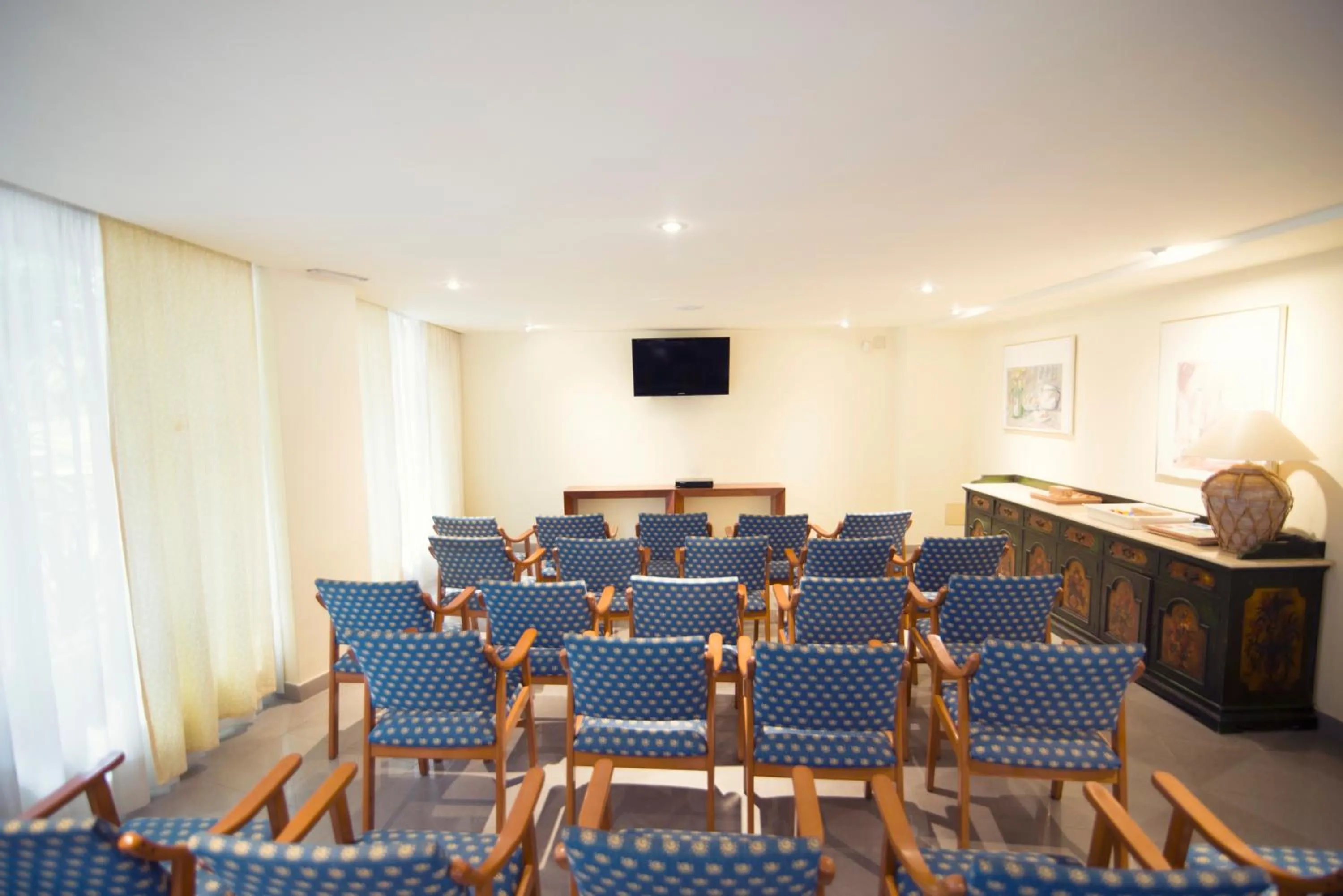 Communal lounge/ TV room in azuLine Hotel Bahamas y Bahamas II