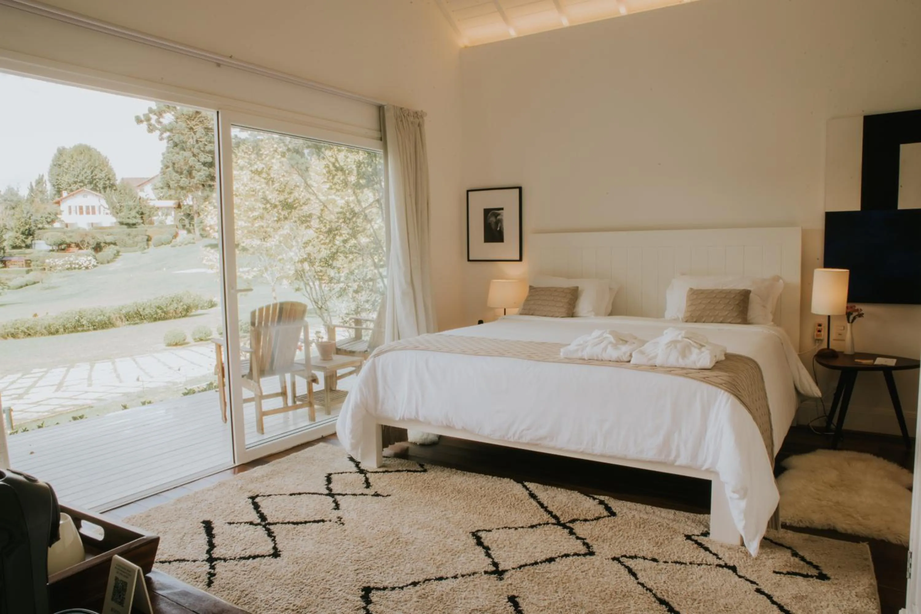 Photo of the whole room, Bed in Roots Resort
