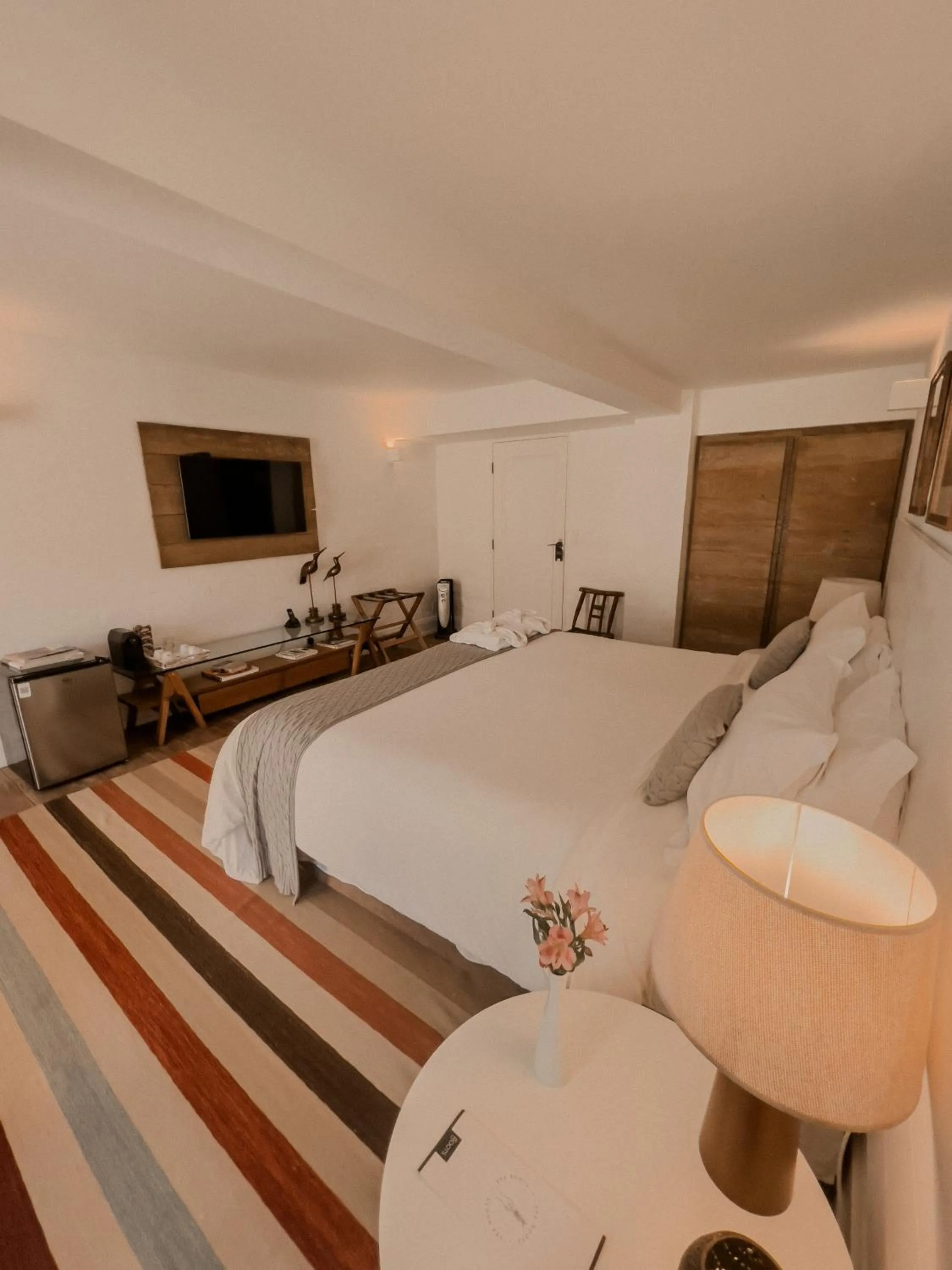 Bedroom, Bed in Roots Resort