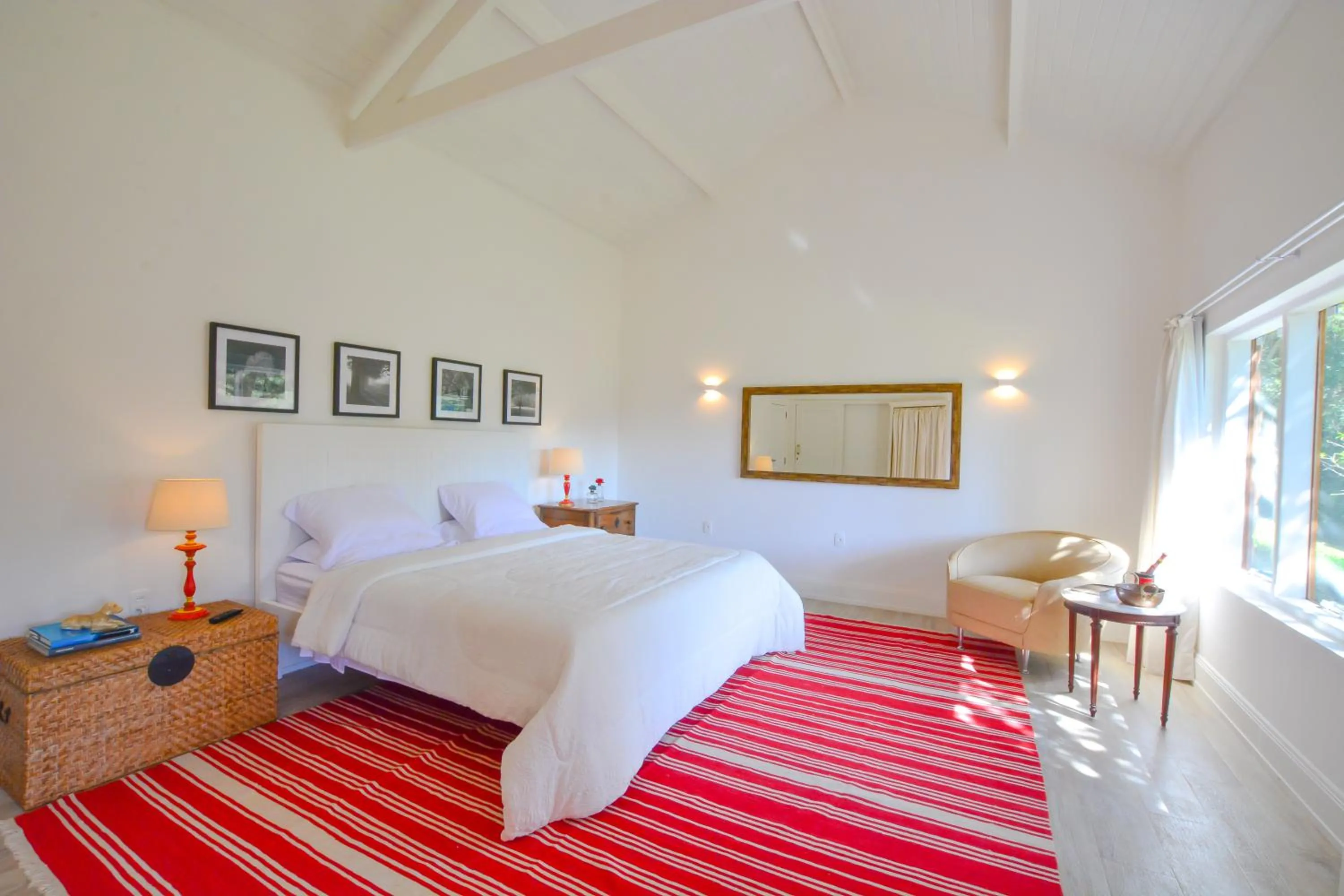 Hot Tub, Bed in Roots Resort